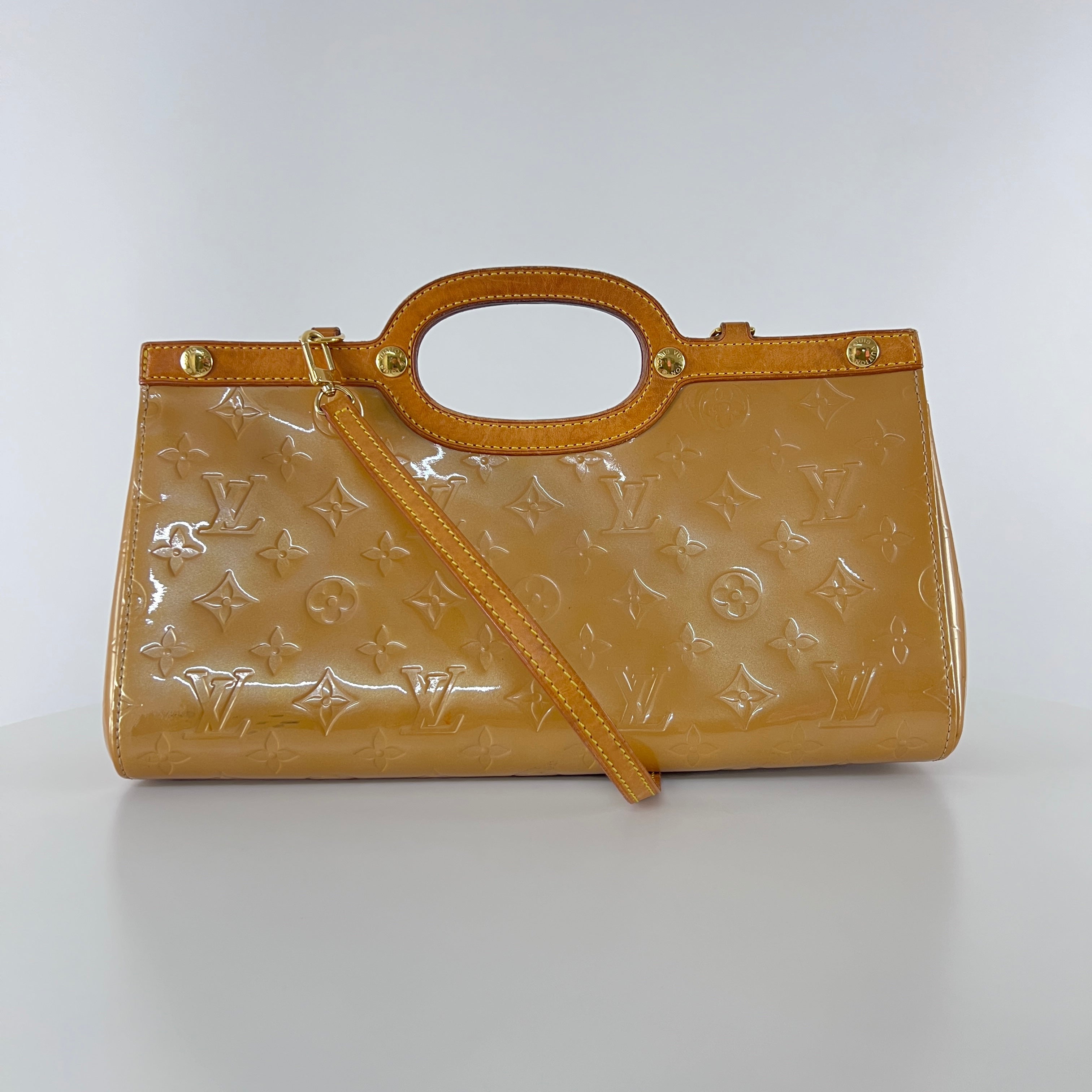 LOUIS VUITTON Roxbury handbag in brown patent leather