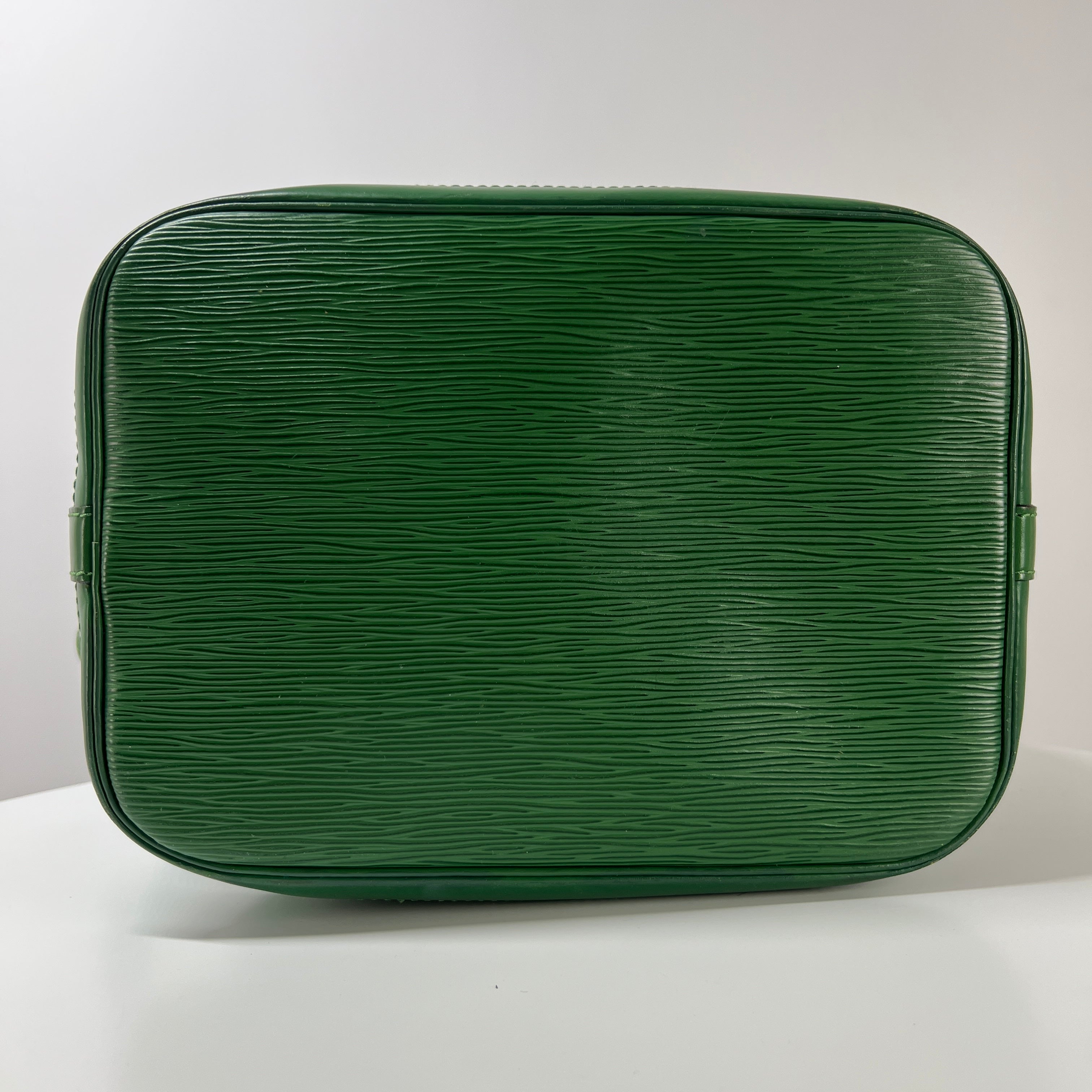 Sac à main LOUIS VUITTON Noé GM cuir épi vert