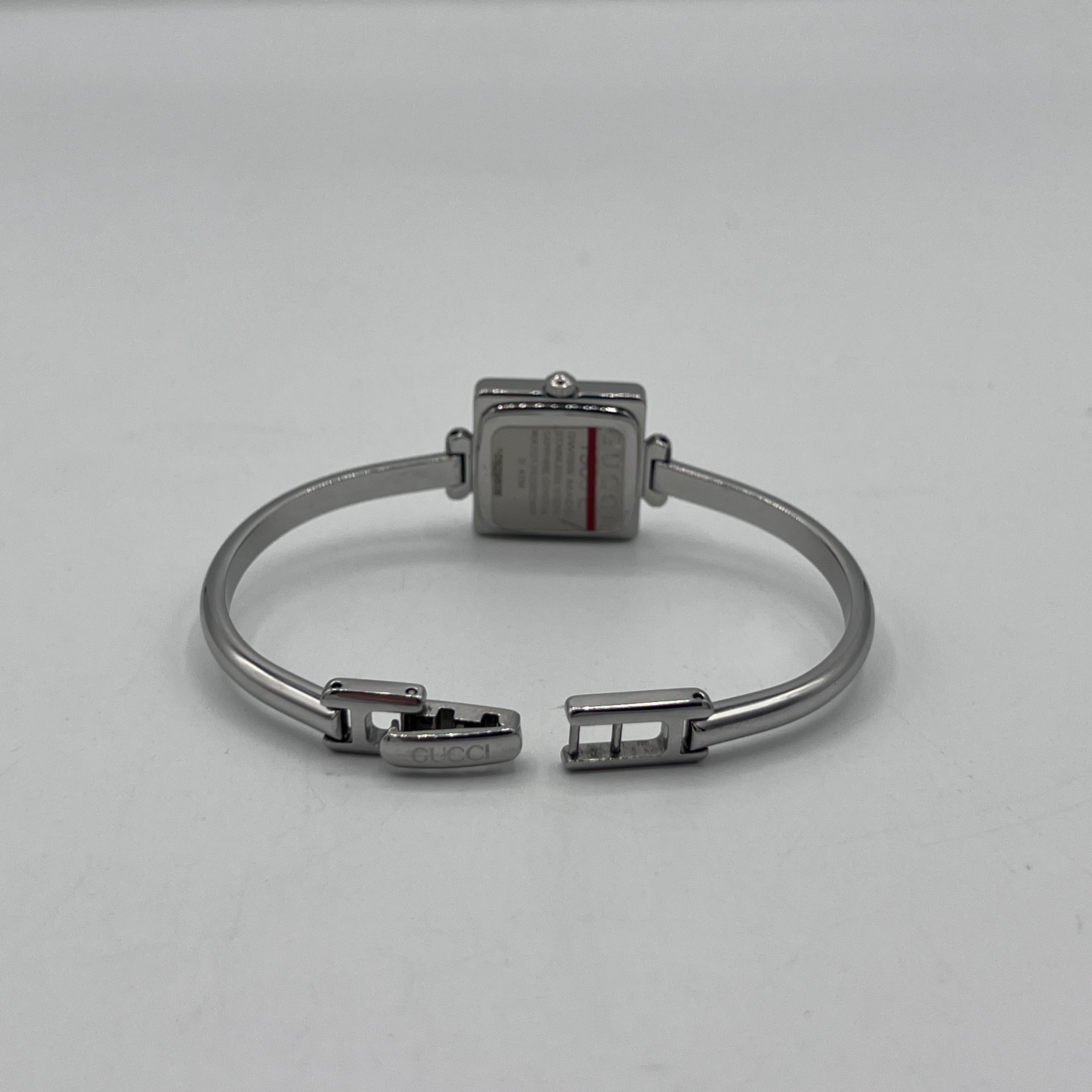 Montre GUCCI 1900 L acier Argenté