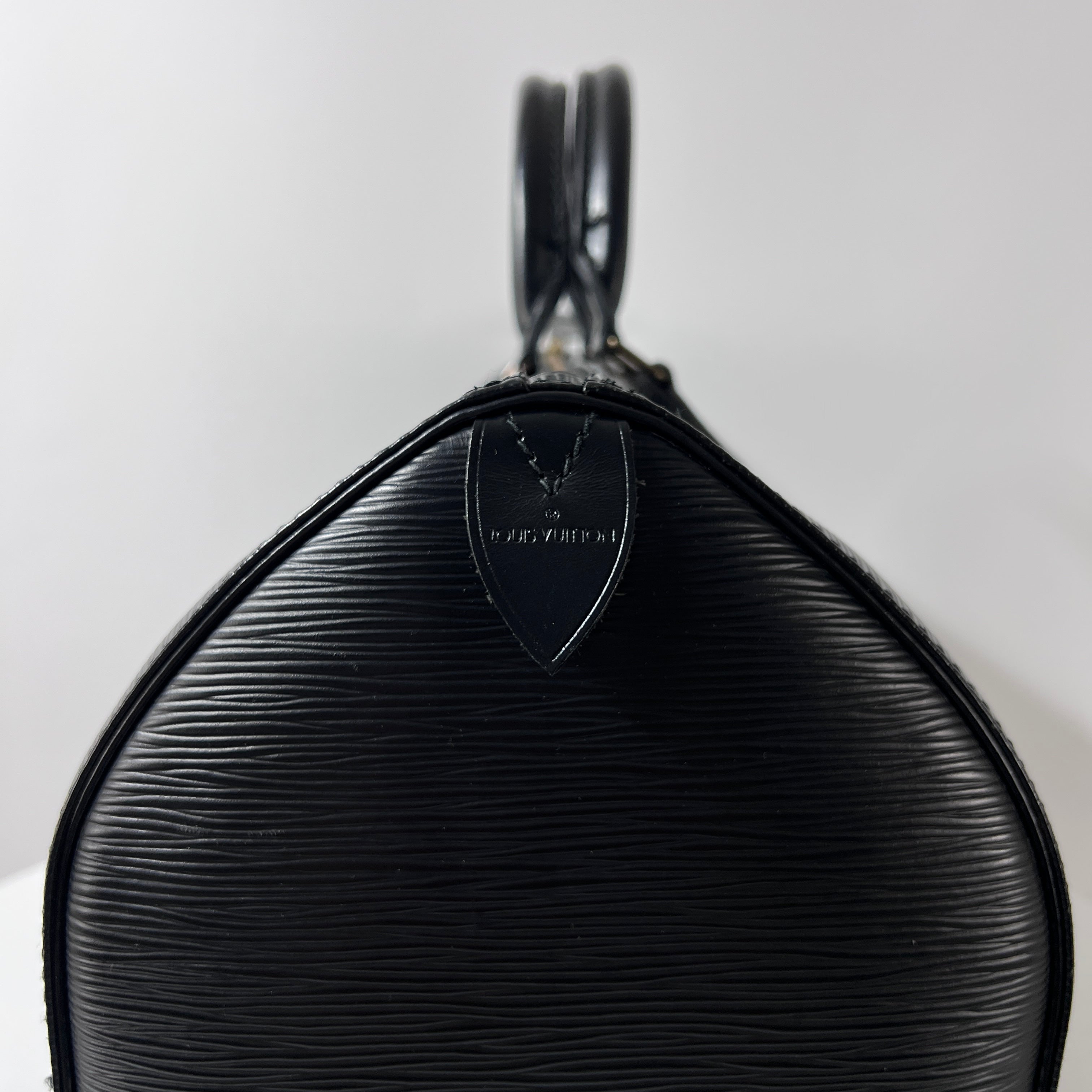 Sac à main LOUIS VUITTON Speedy 40 cuie épi noir