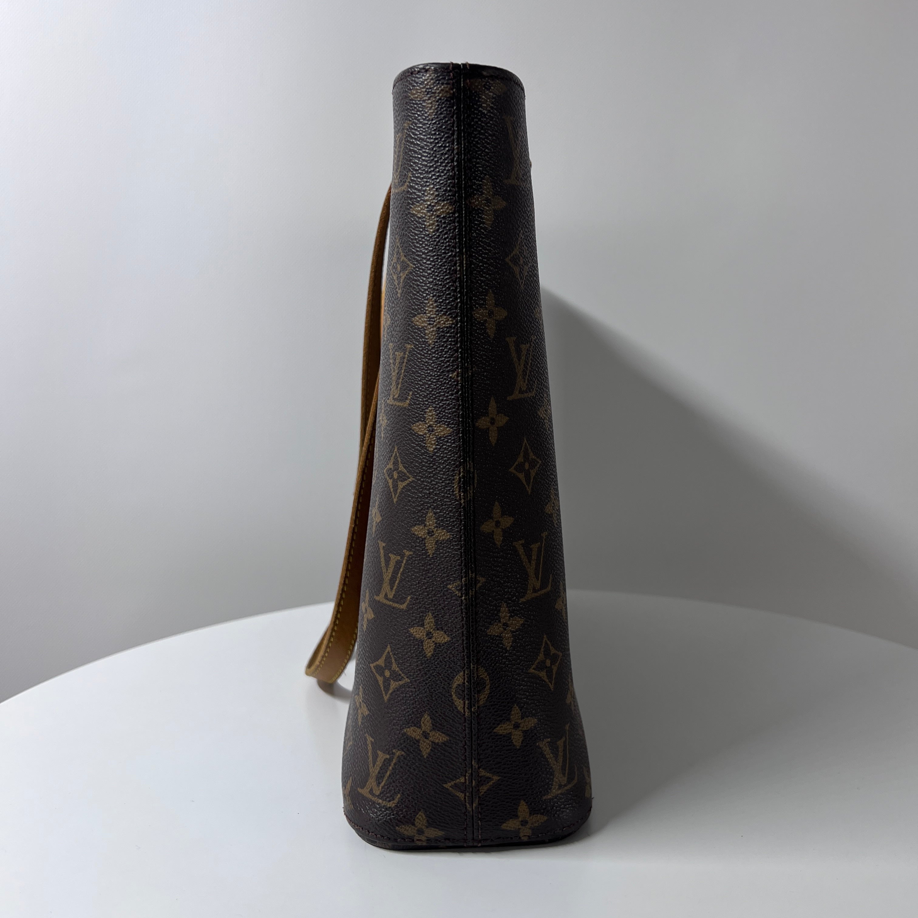 LOUIS VUITTON Luco handbag in brown canvas and leather