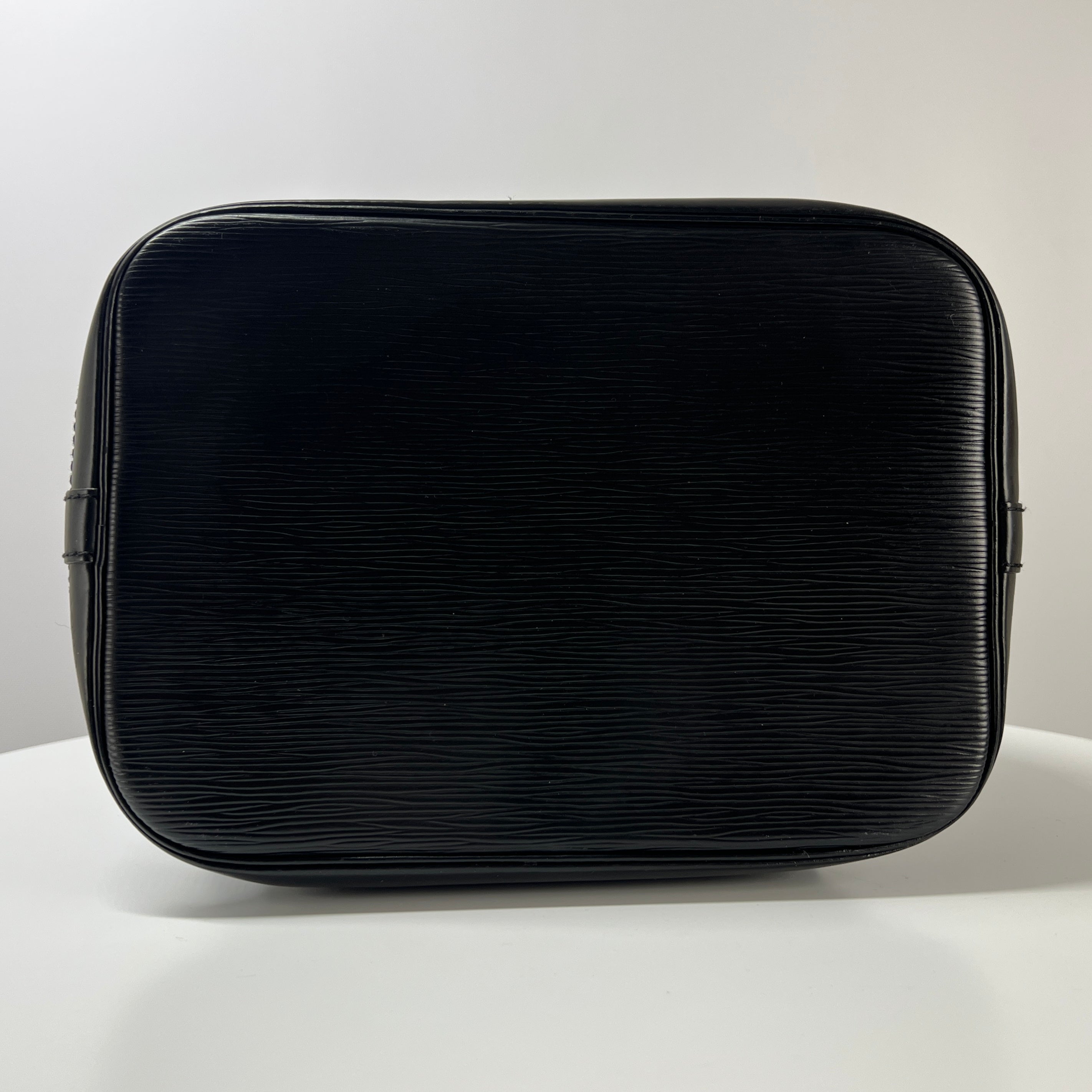 LOUIS VUITTON Noé GM black epi leather handbag