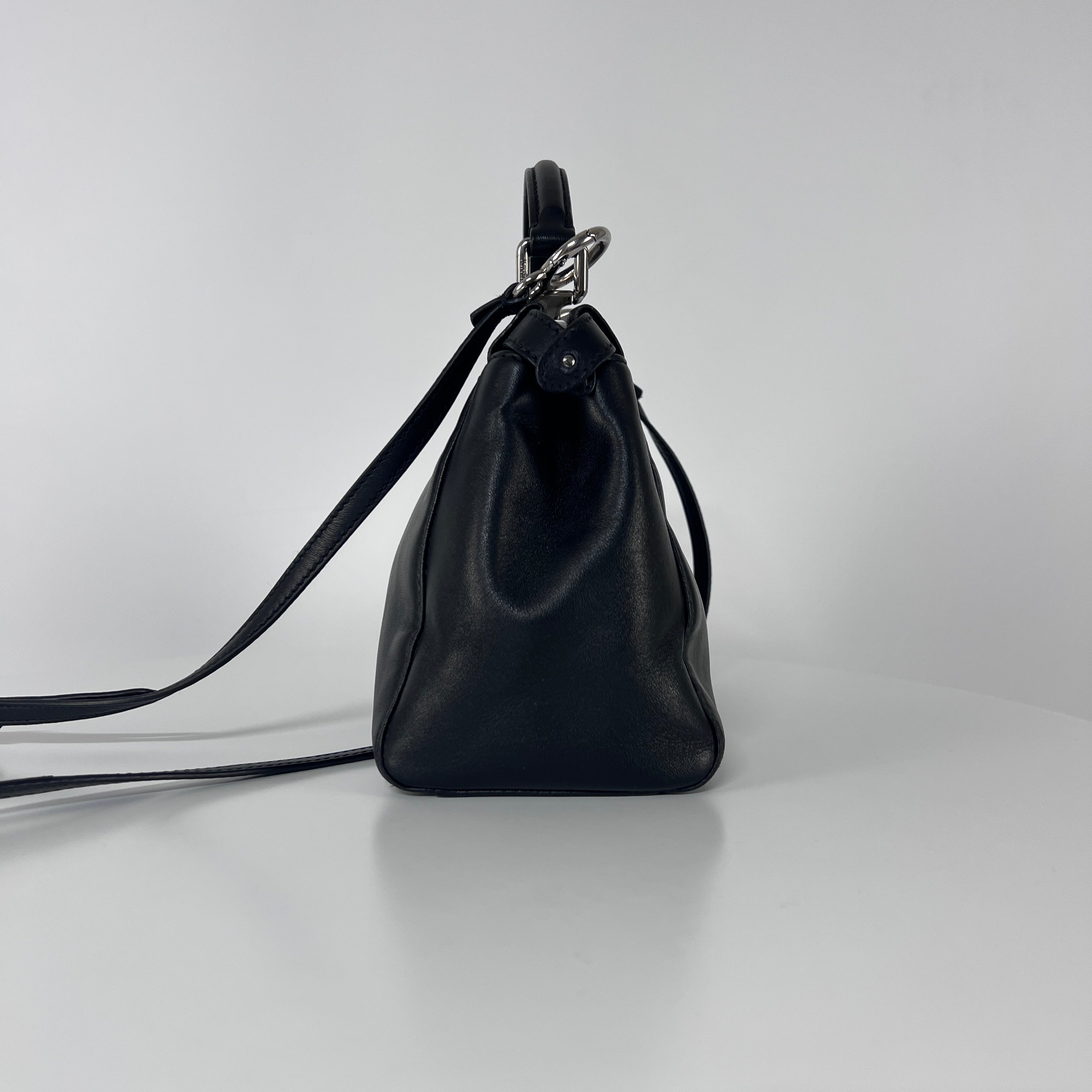 Sac à main FENDI Peekaboo cuir noir