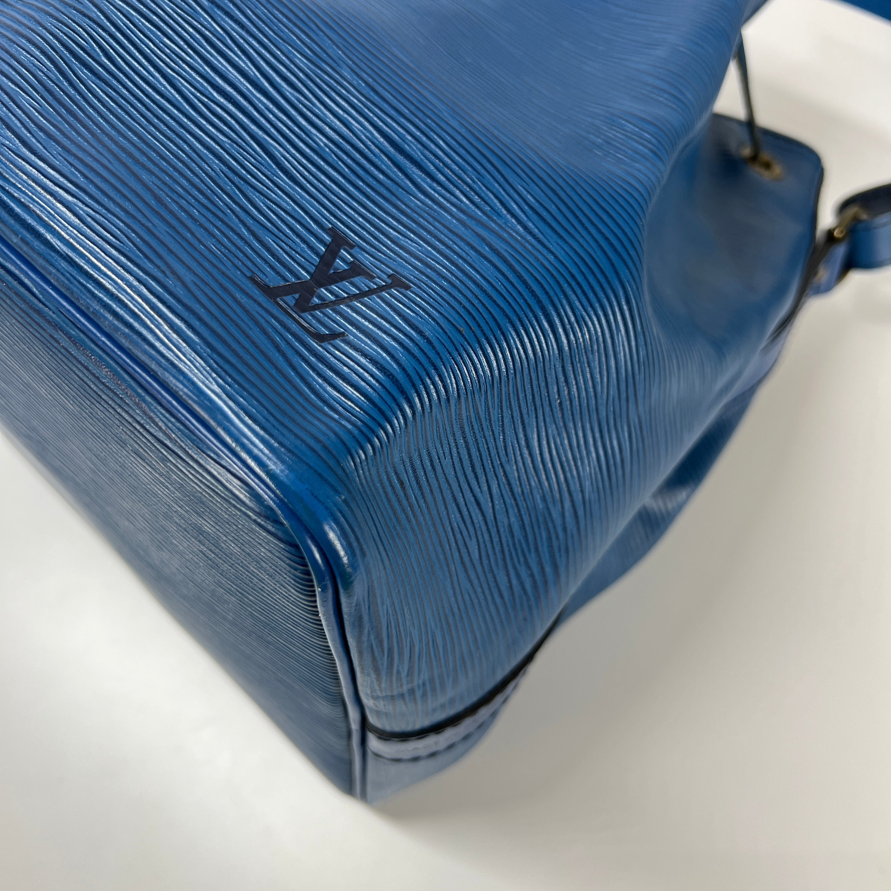 Sac à main LOUIS VUITTON Noé PM cuir épi bleu