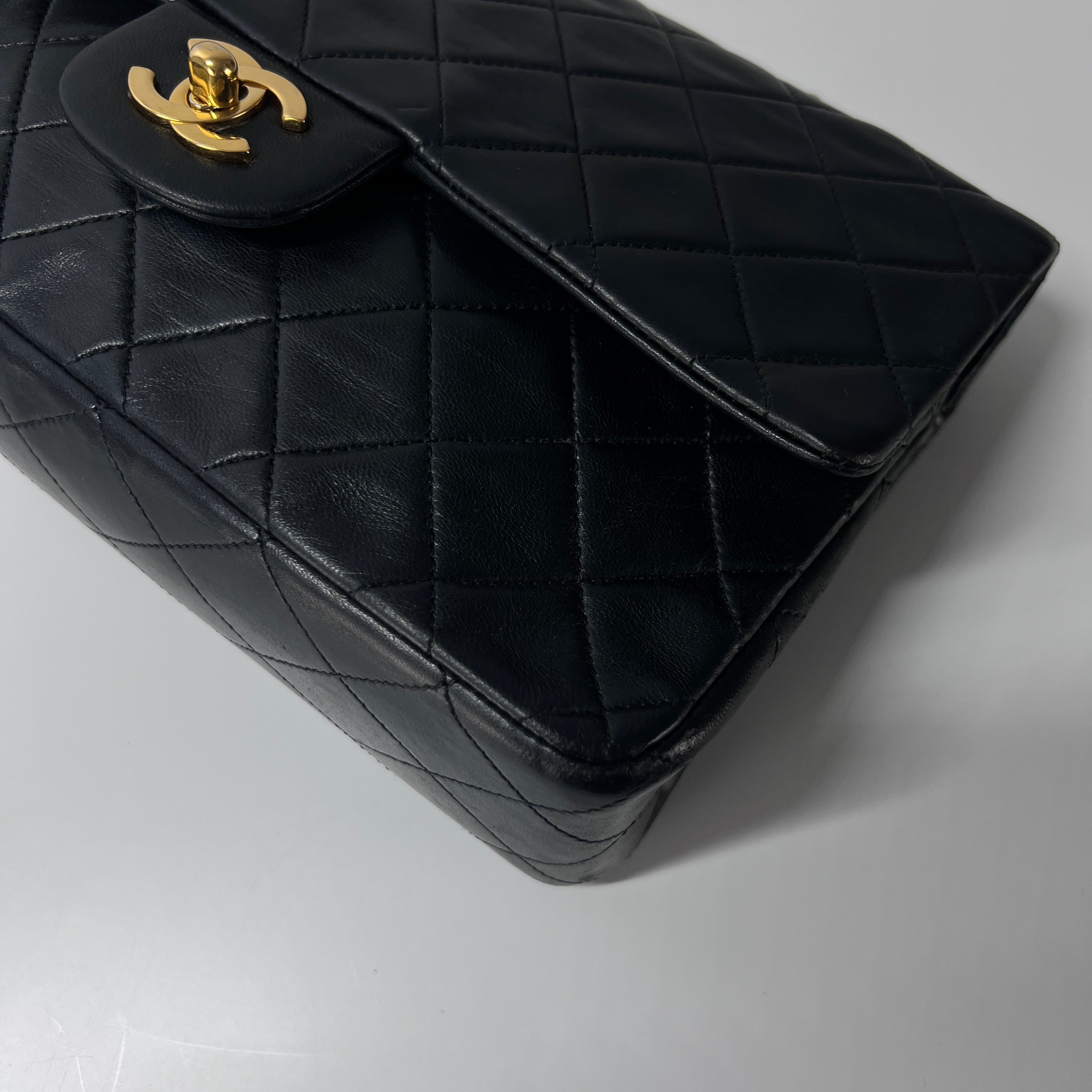 Sac à main CHANEL Timeless classique medium double flap cuir noir