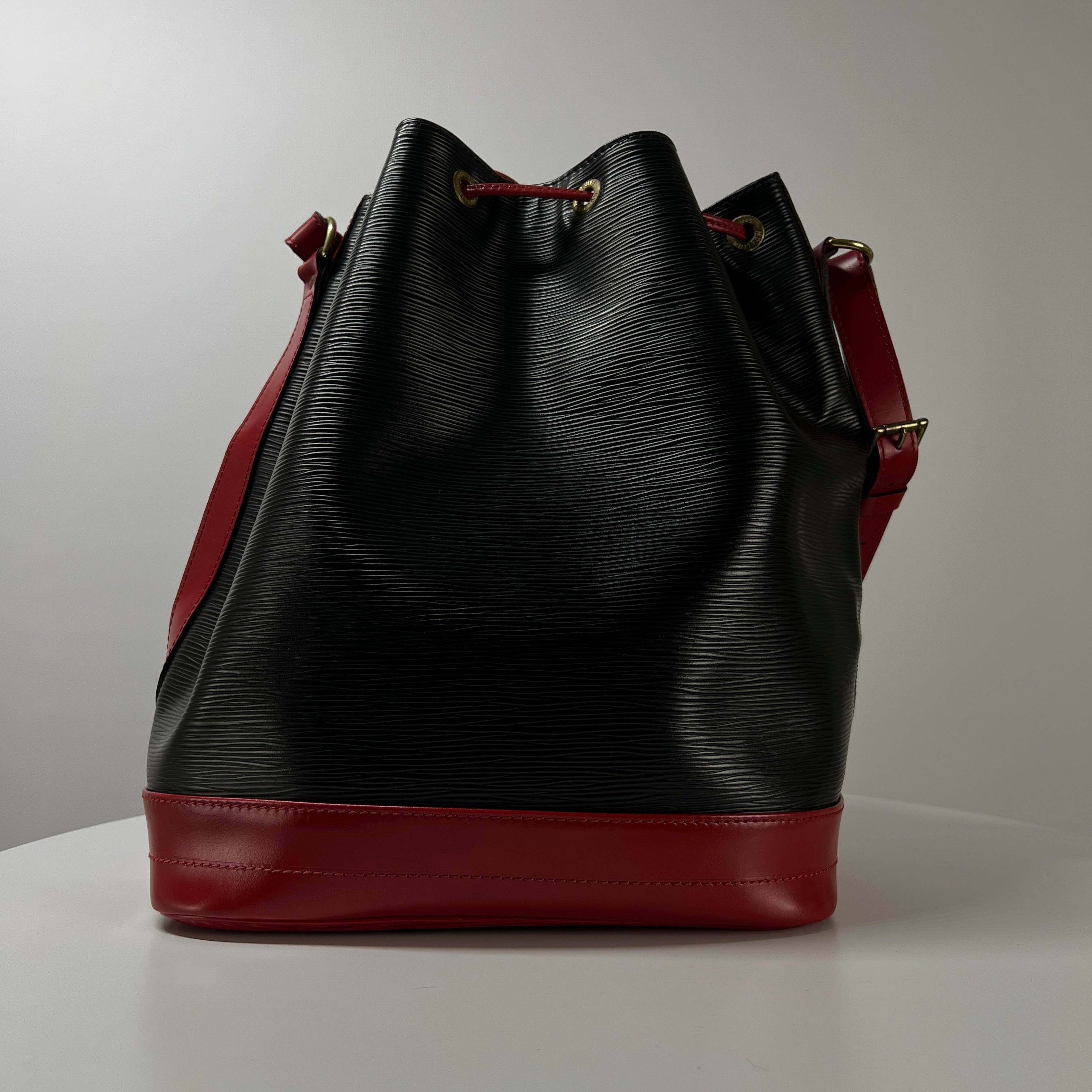 Sac à main LOUIS VUITTON Noé GM cuir épi noir