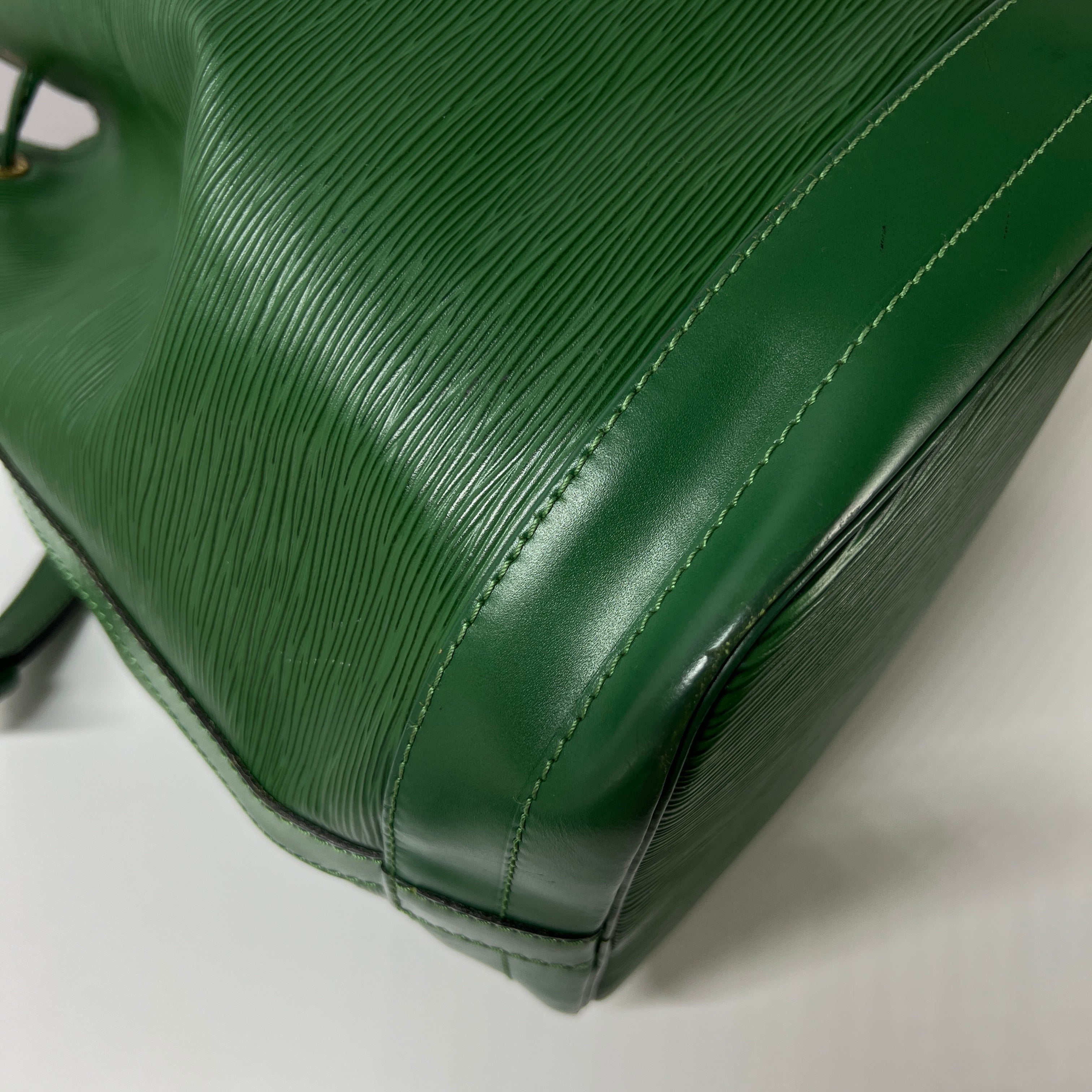 Sac à main LOUIS VUITTON Noé GM cuir épi vert