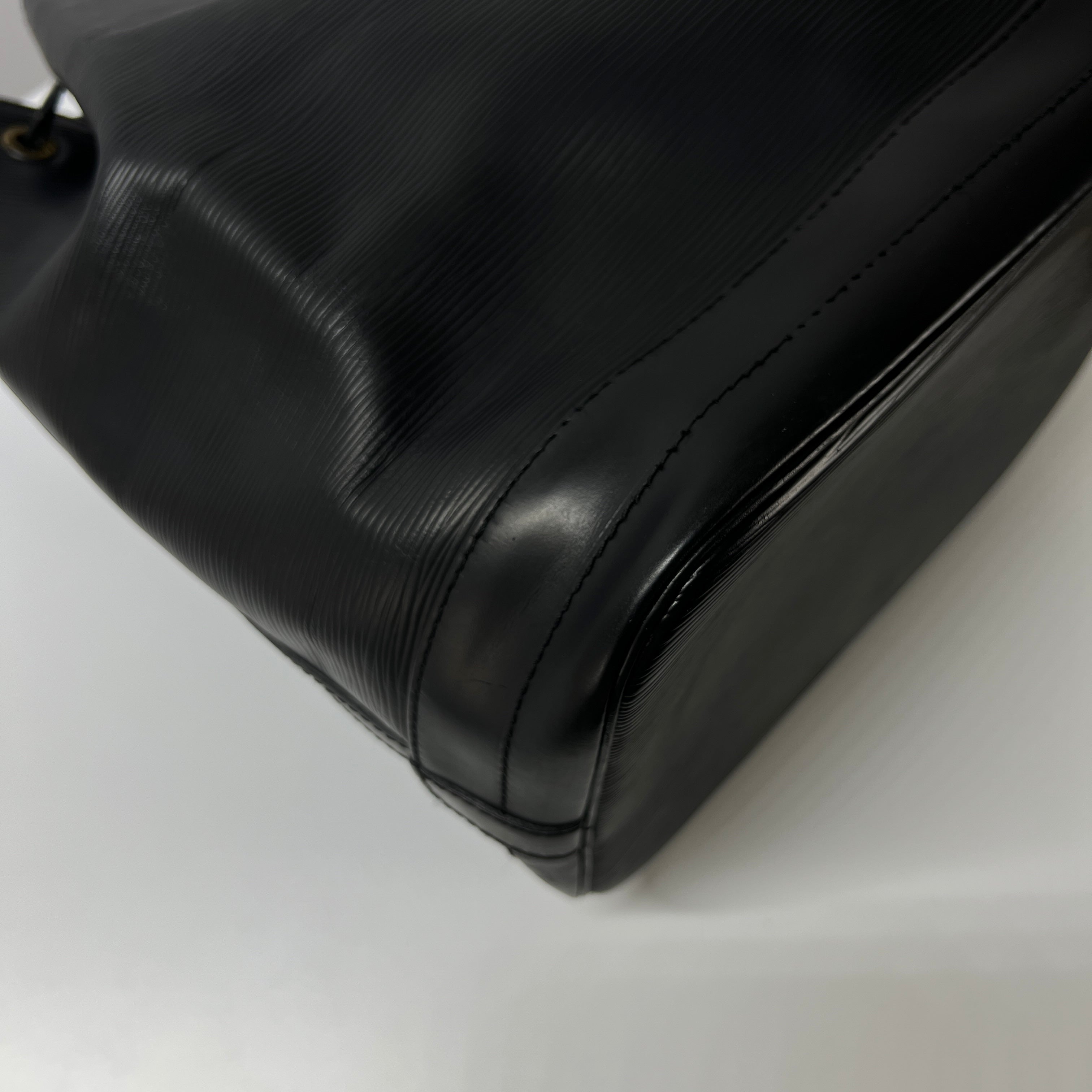 LOUIS VUITTON Noé GM black epi leather handbag