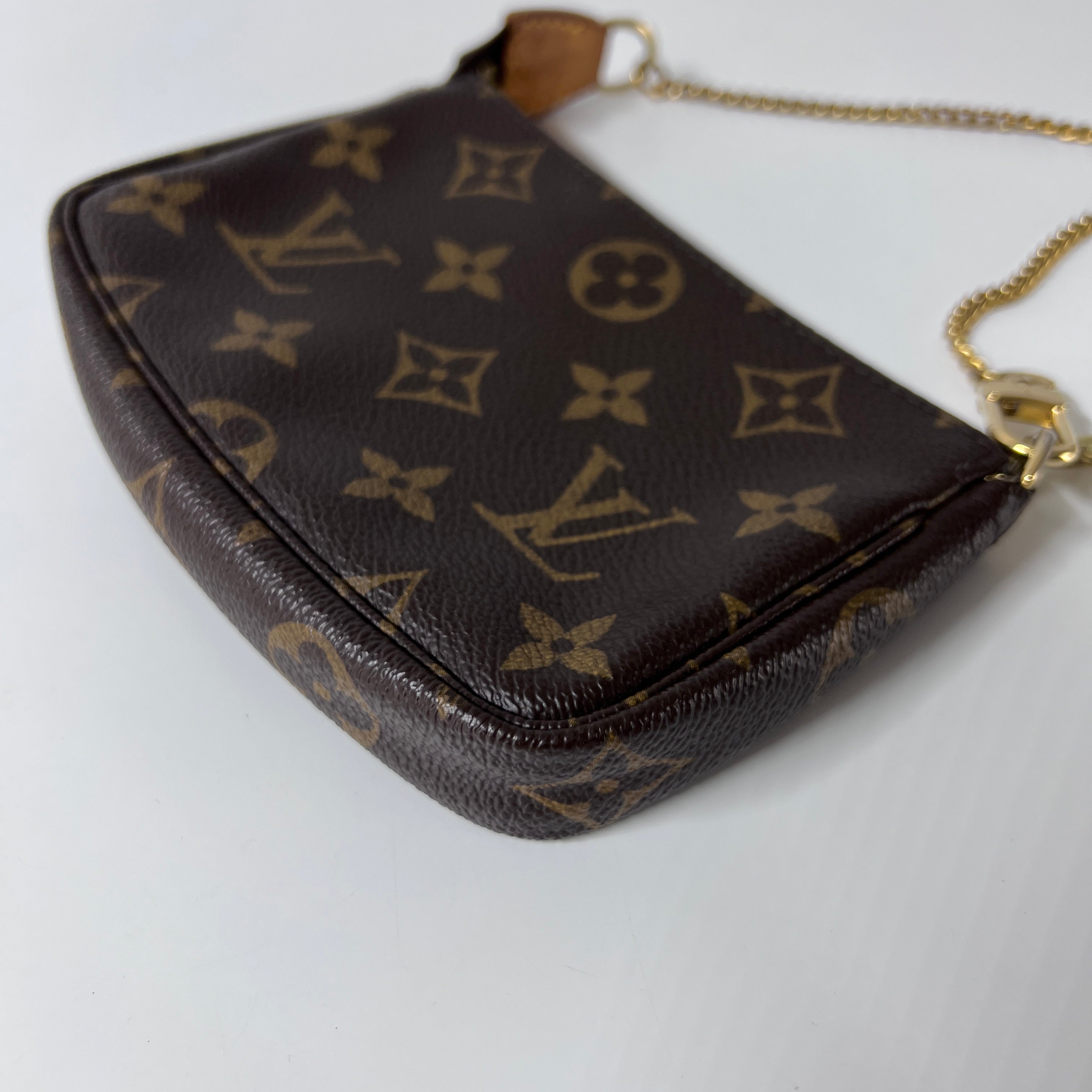 Sac à main LOUIS VUITTON Accessory Pouch toile et cuir marron