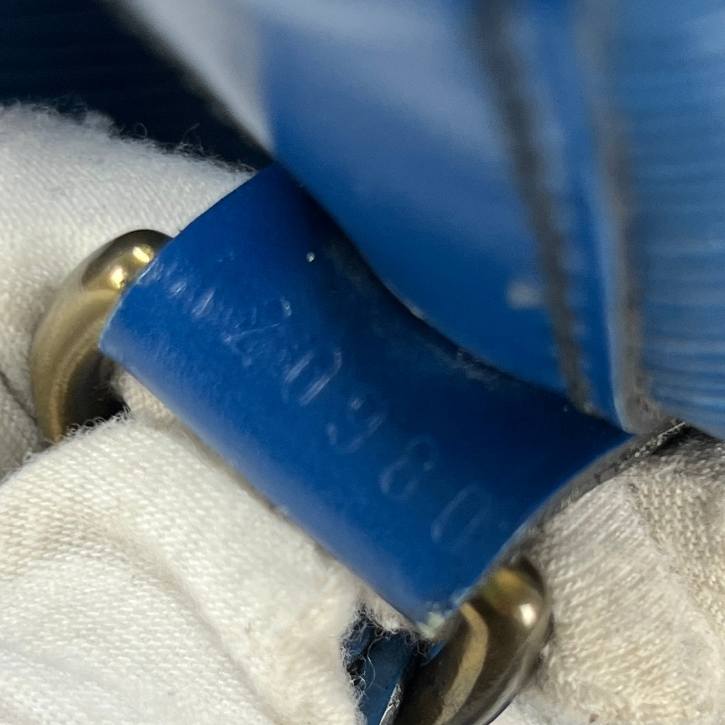 Sac à main LOUIS VUITTON Noé PM cuir épi bleu