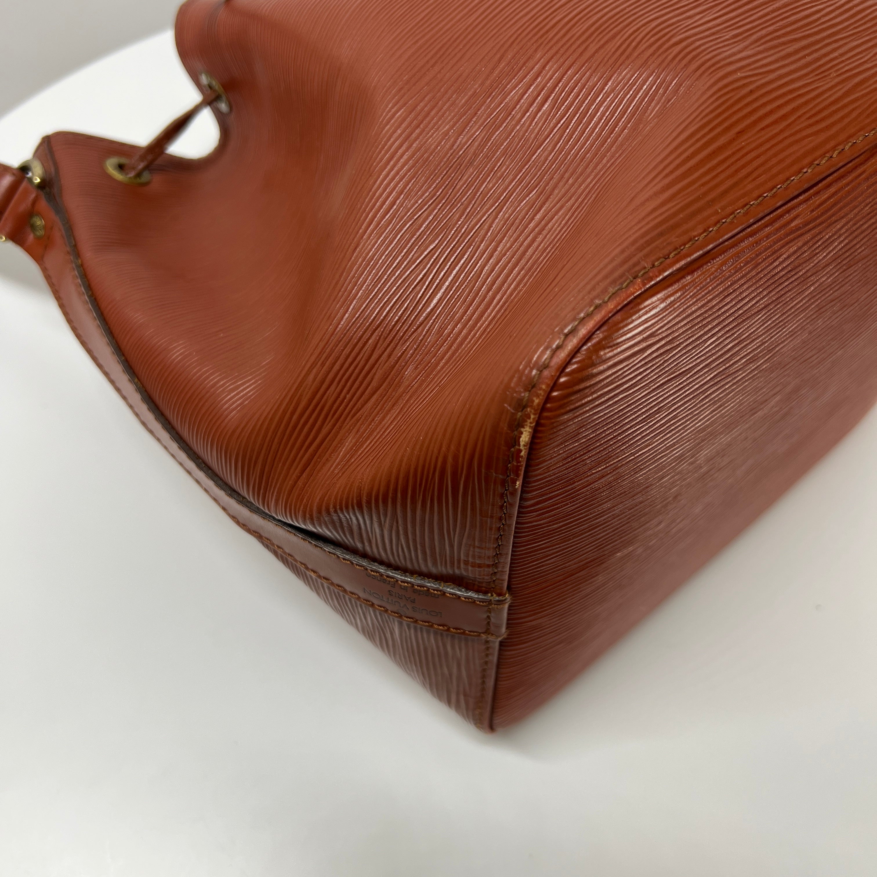 LOUIS VUITTON Noé PM handbag in brown epi leather