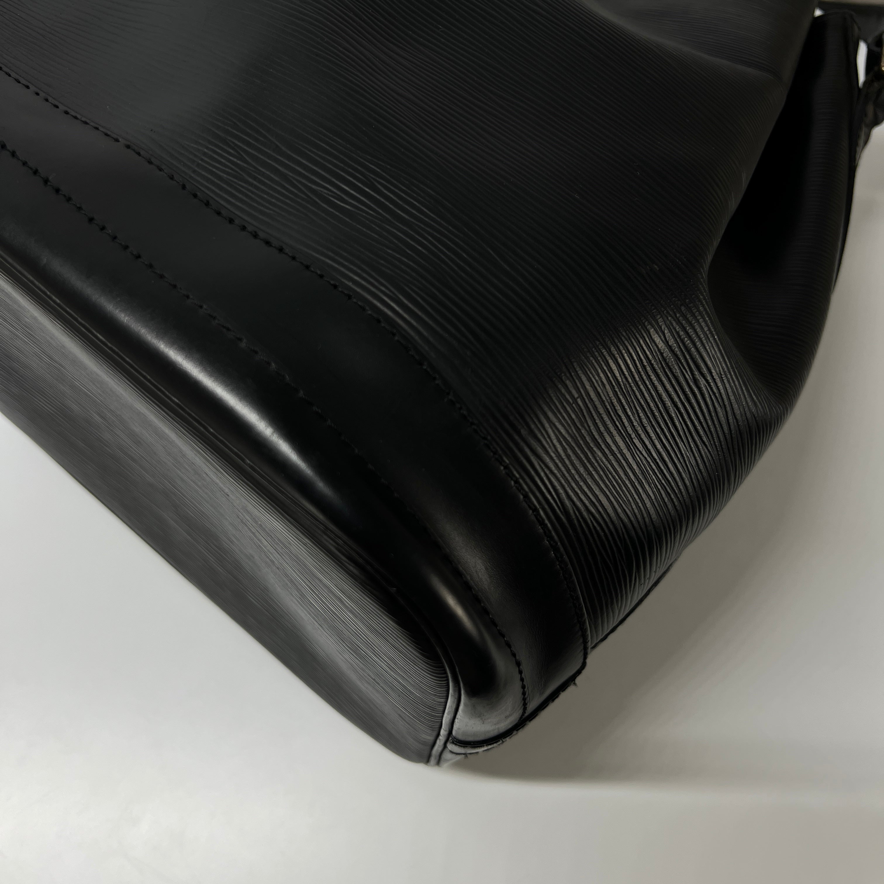 LOUIS VUITTON Noé GM black epi leather handbag