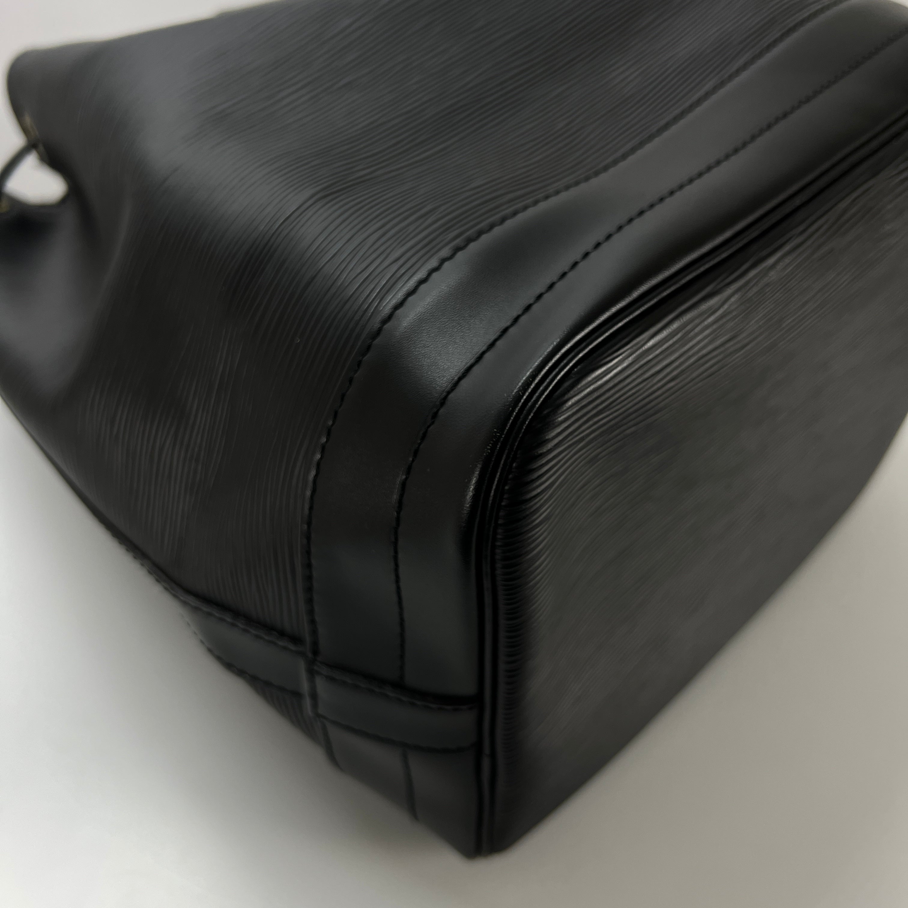 LOUIS VUITTON Noé GM black epi leather handbag