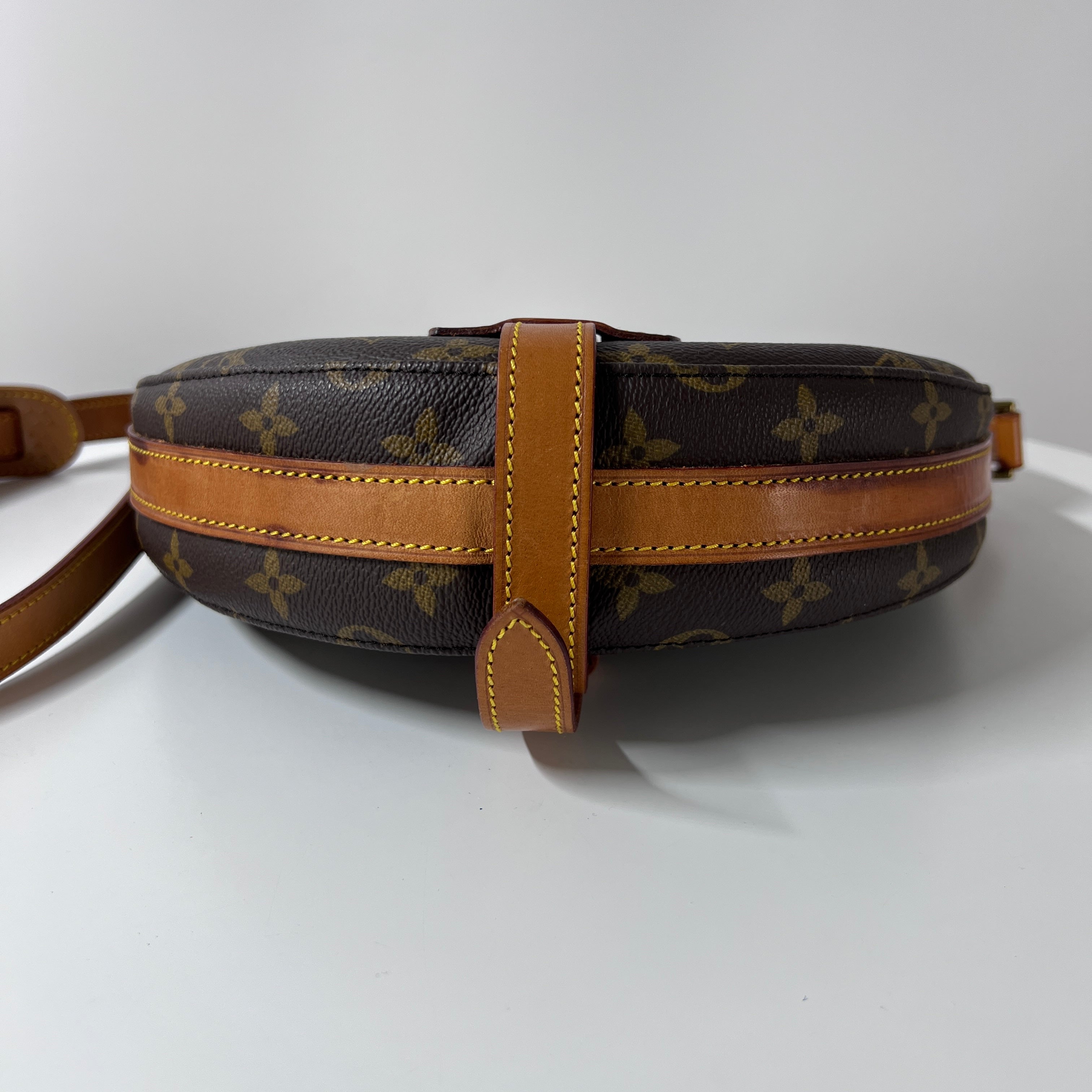 LOUIS VUITTON Chantilly canvas and brown leather handbag