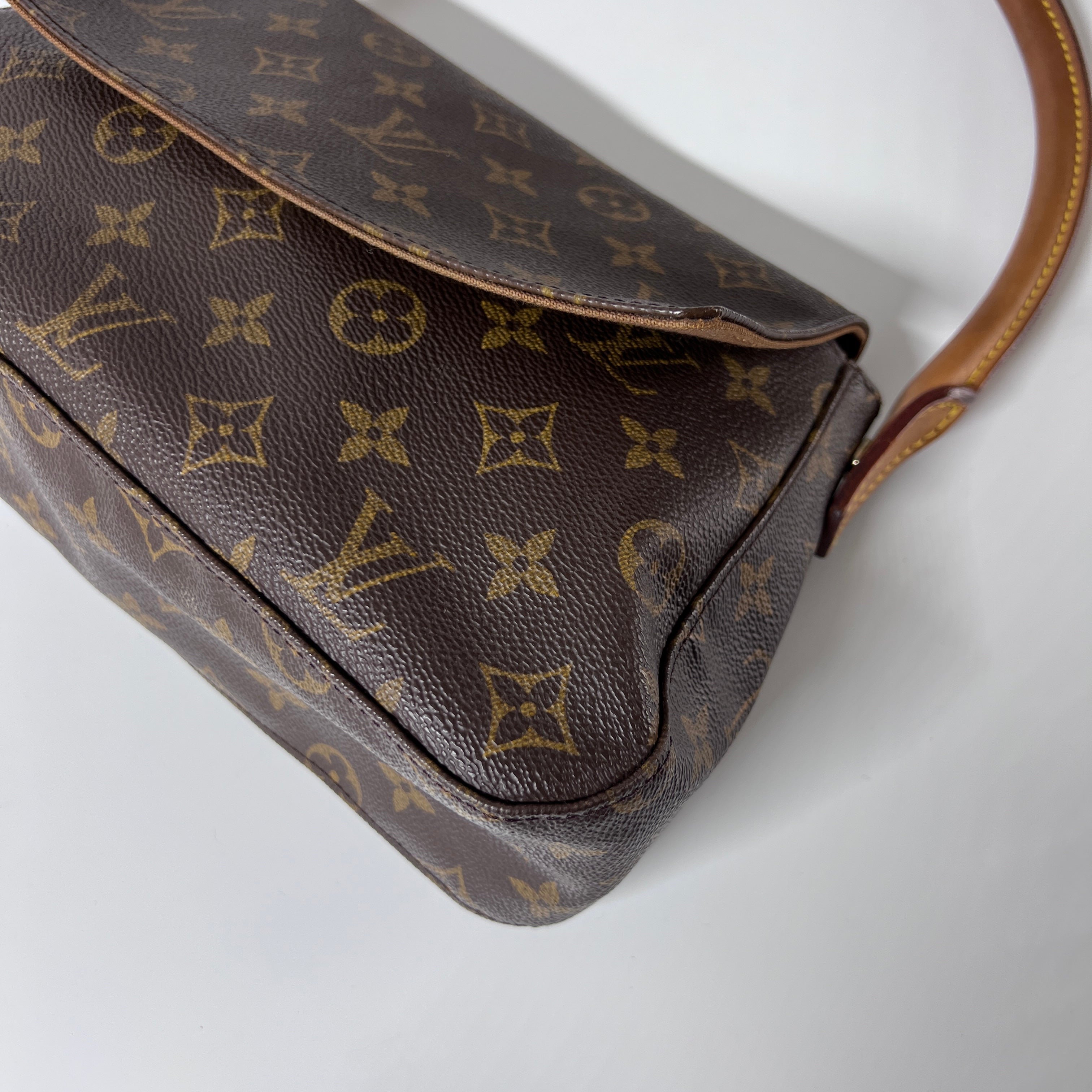 LOUIS VUITTON Looping handbag in brown canvas and leather