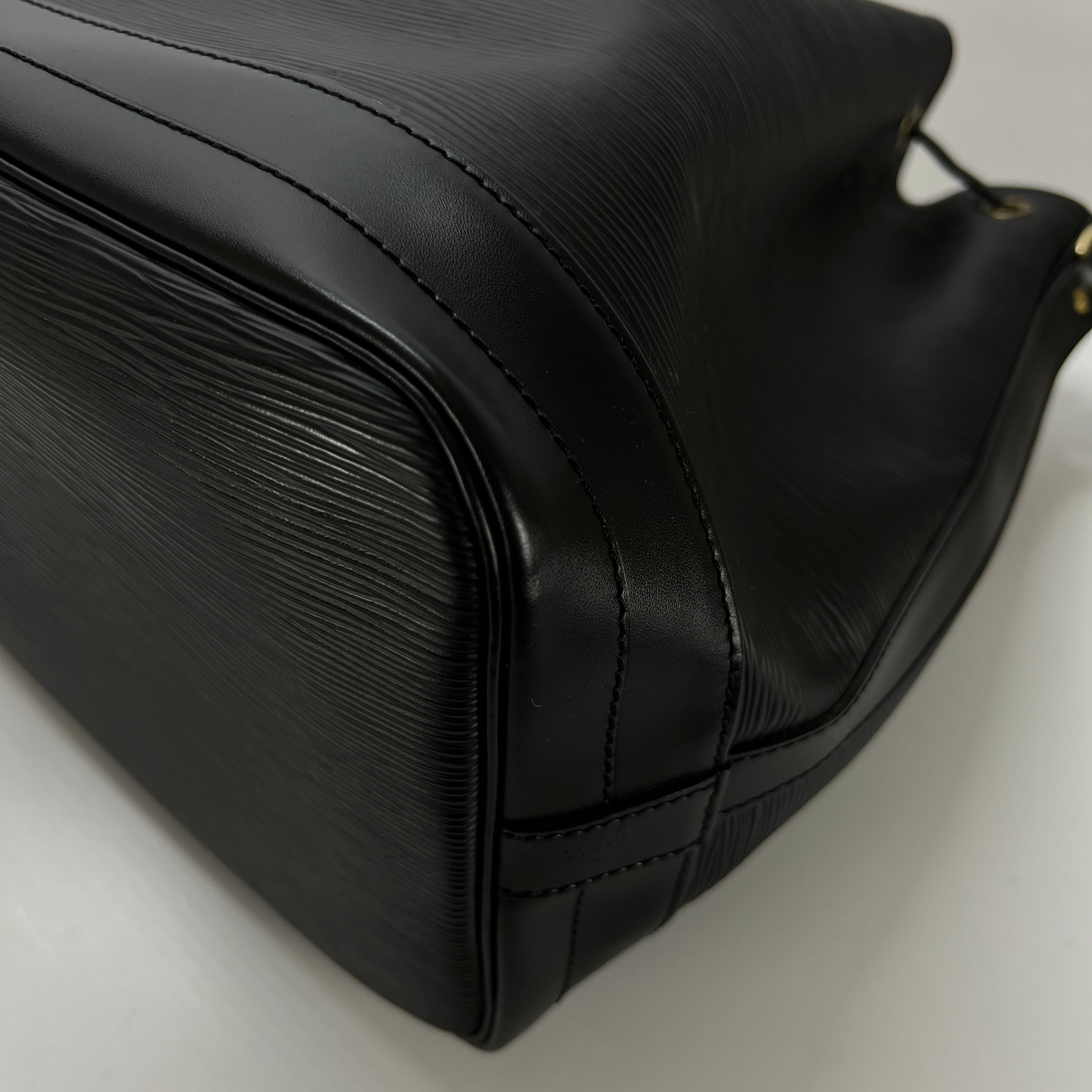LOUIS VUITTON Noé GM black epi leather handbag