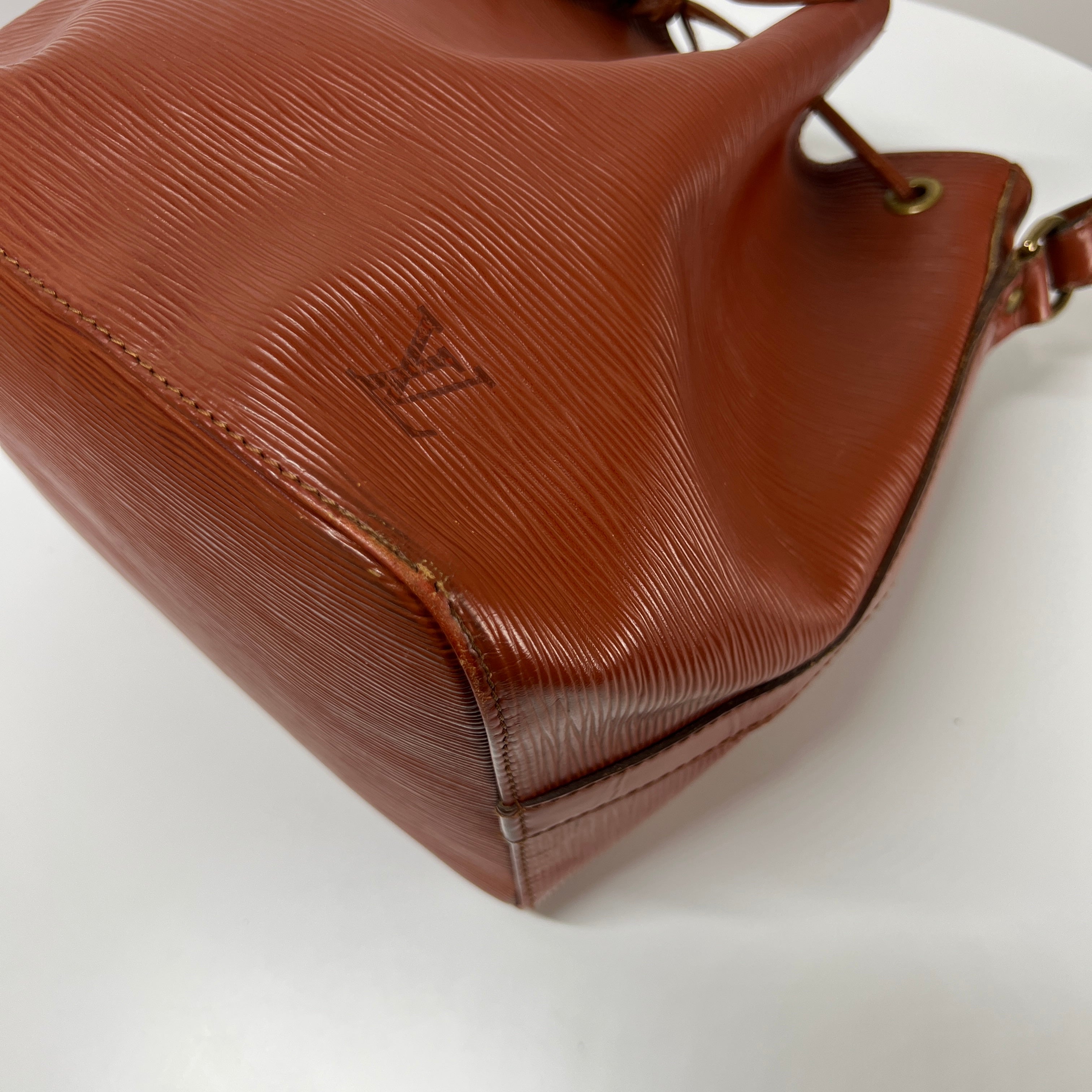 LOUIS VUITTON Noé PM handbag in brown epi leather