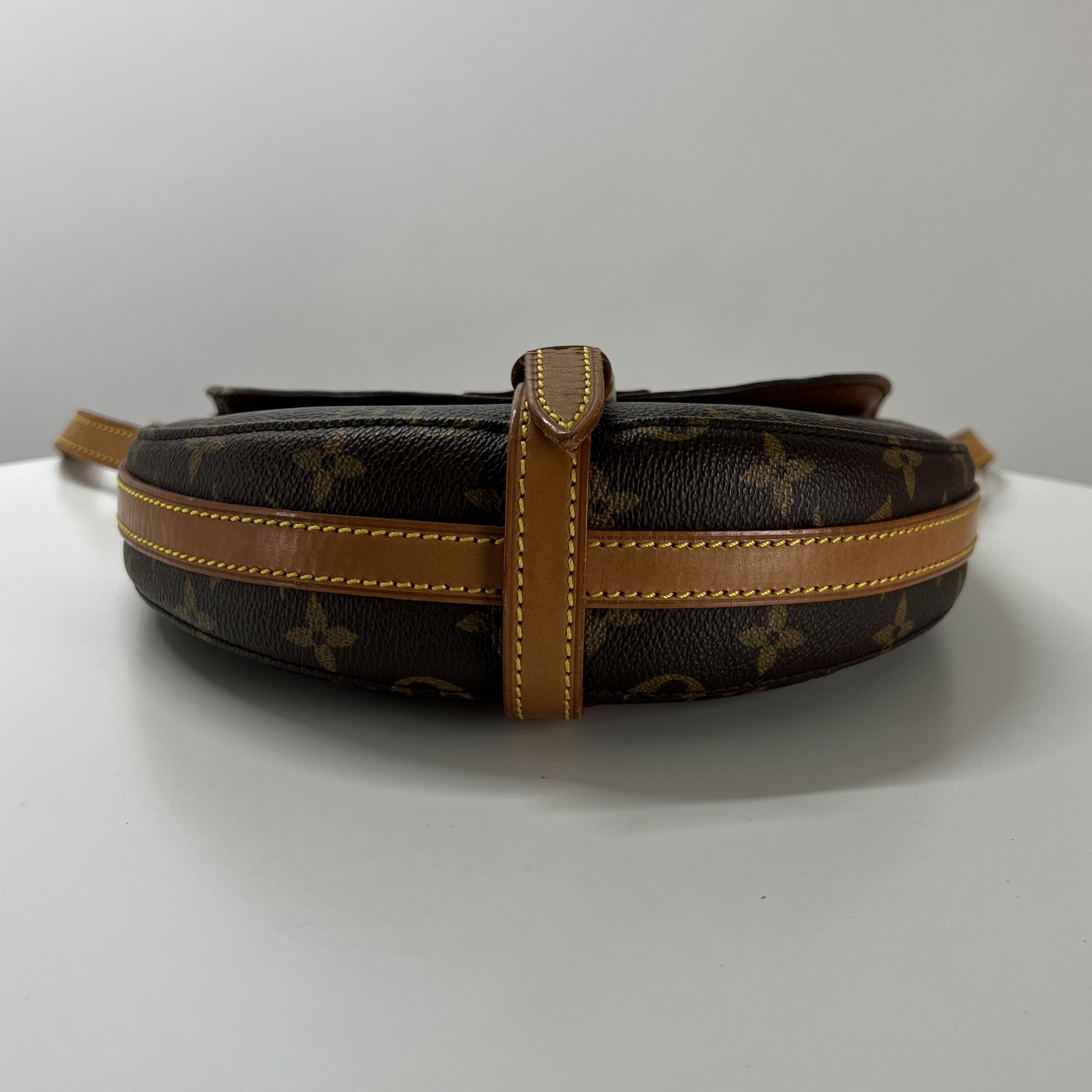 LOUIS VUITTON Chantilly canvas and brown leather handbag