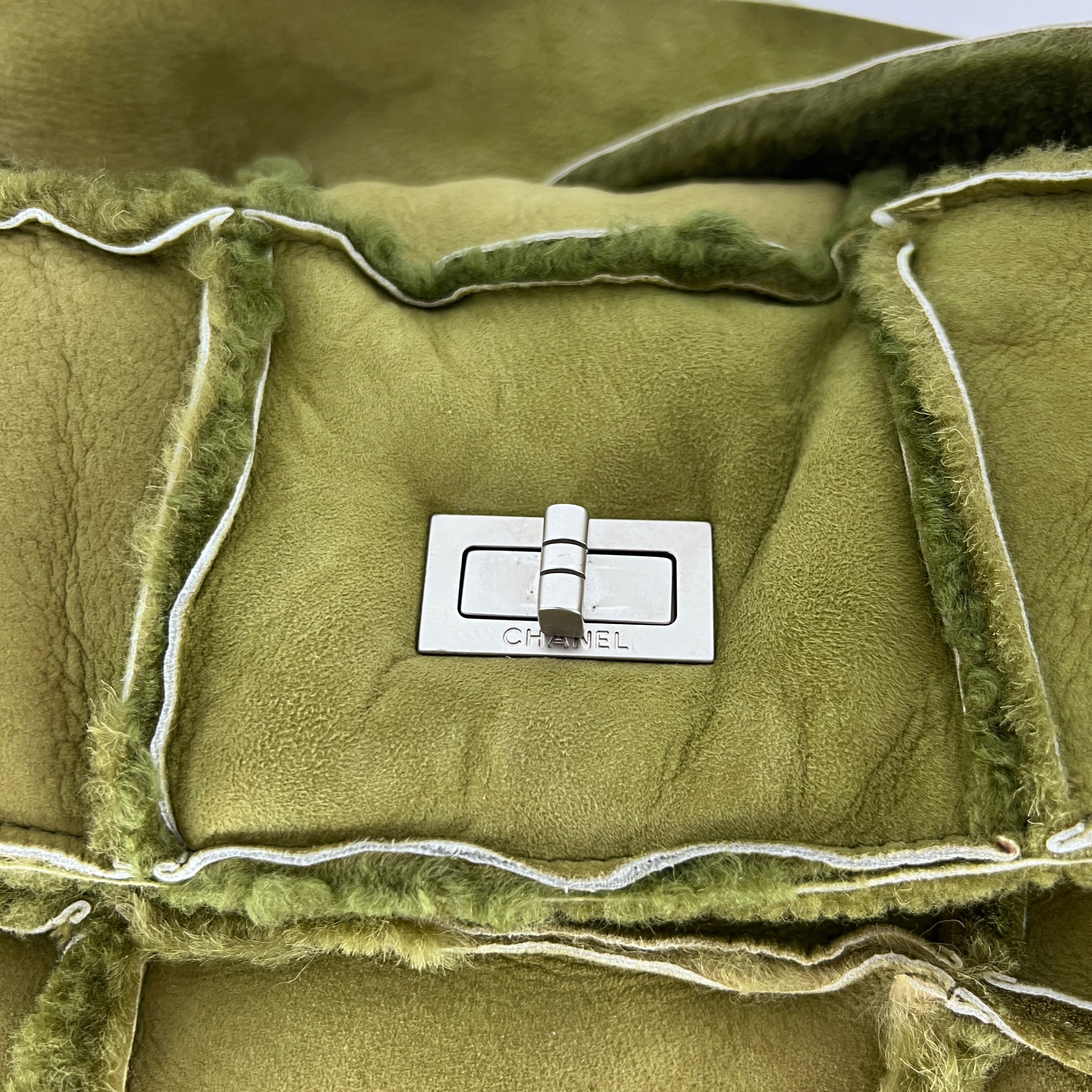 Sac à main CHANEL Choco Bar mouton vert