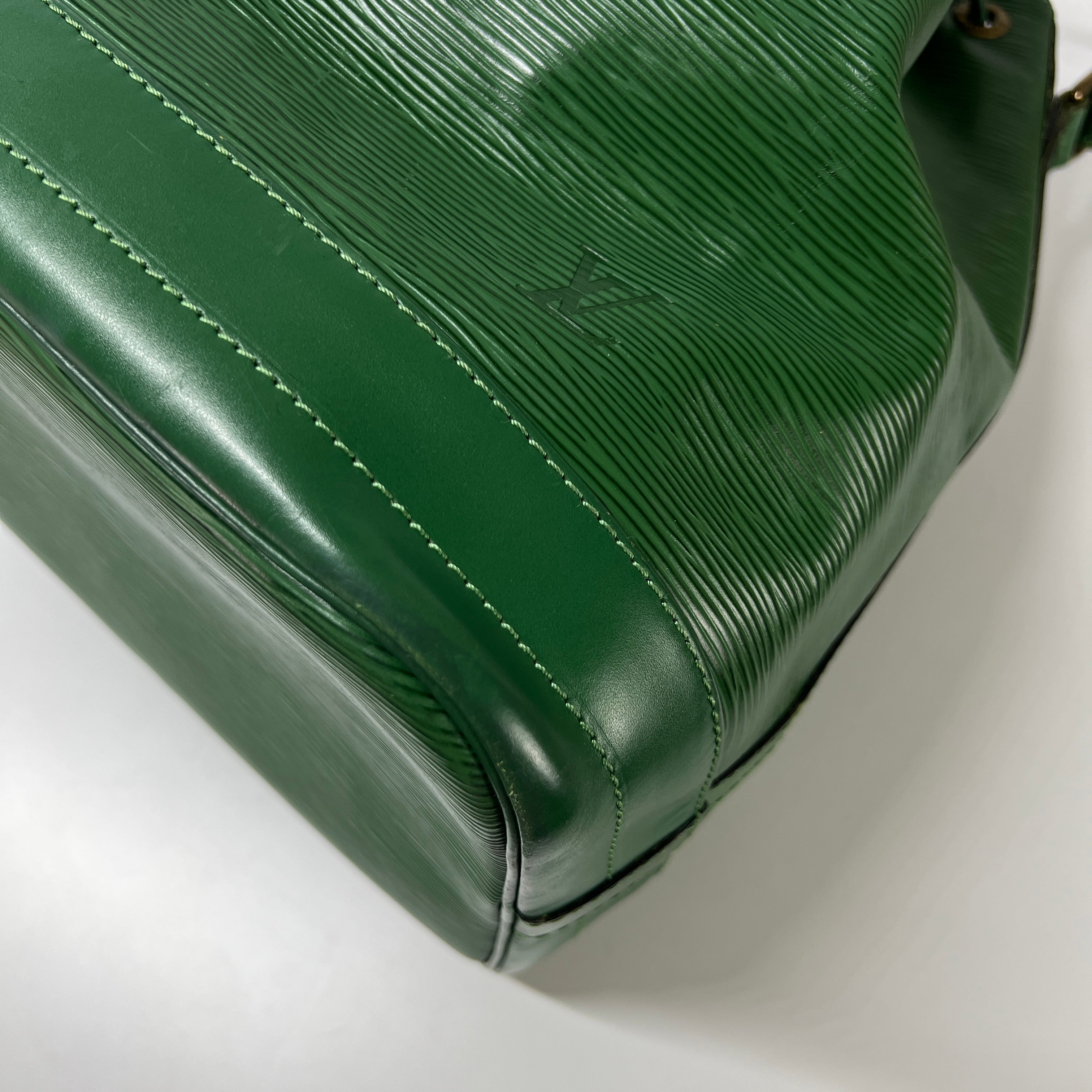 Sac à main LOUIS VUITTON Noé GM cuir épi vert