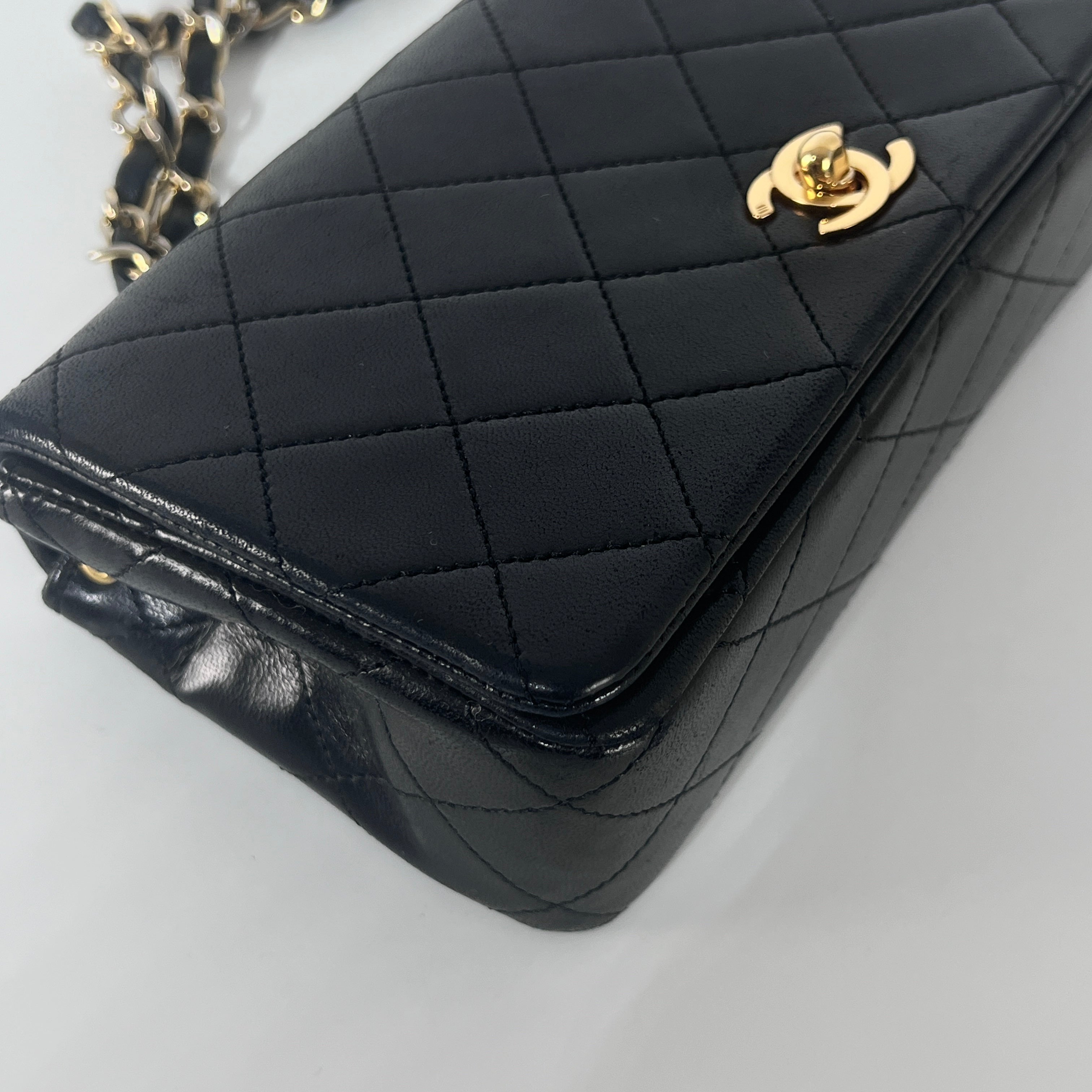Sac à main CHANEL Timeless 19 cuir noir