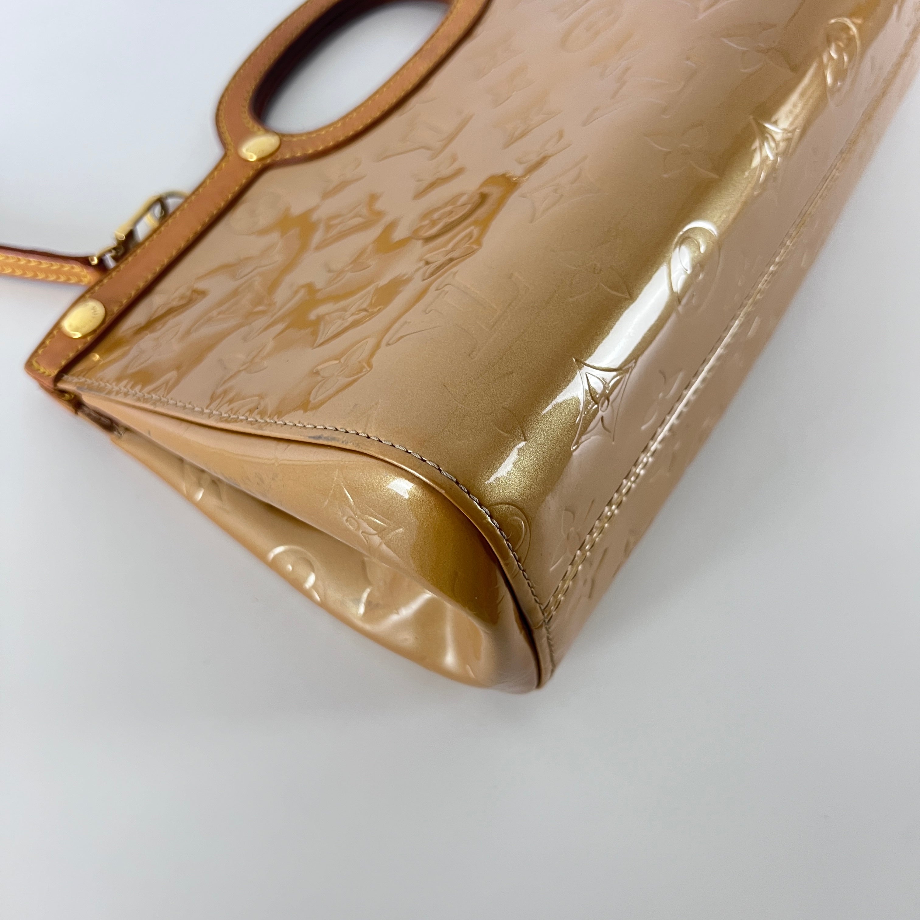 LOUIS VUITTON Roxbury handbag in brown patent leather
