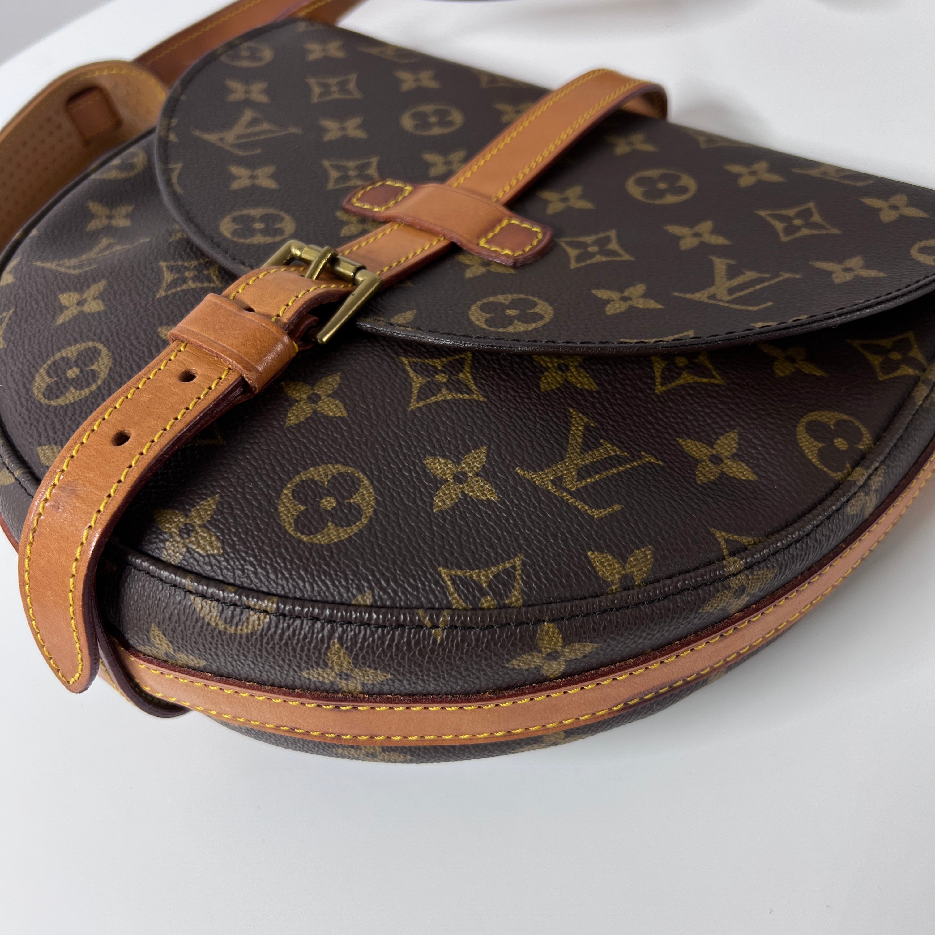 LOUIS VUITTON Chantilly canvas and brown leather handbag