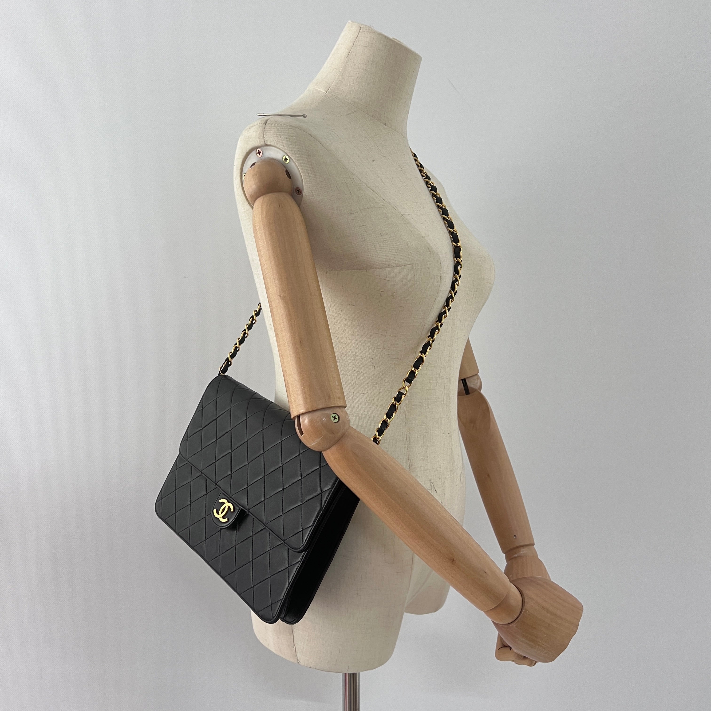 Sac à main CHANEL Timeless WOC Medium cuir noir