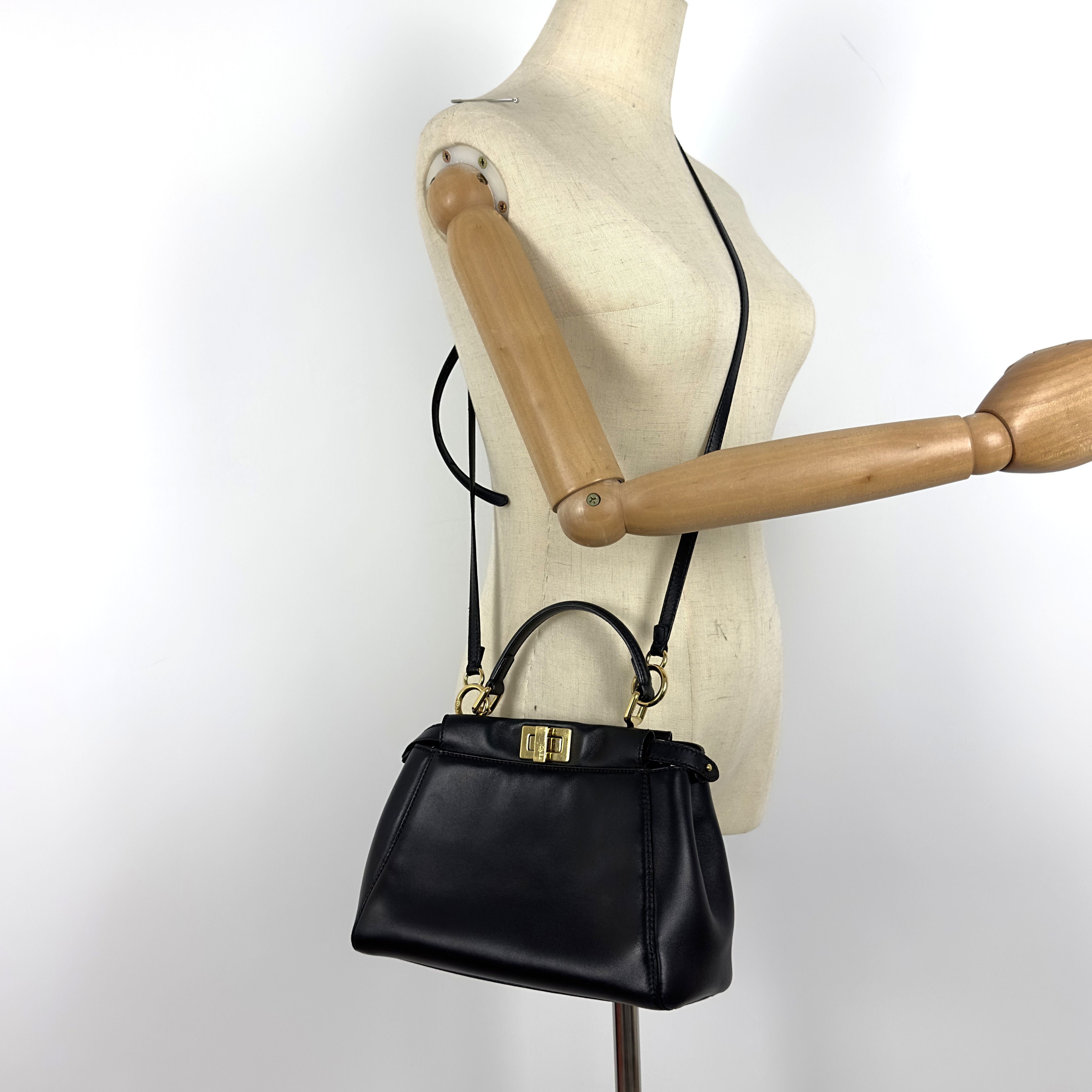 Sac à main FENDI Mini Peekaboo cuir noir