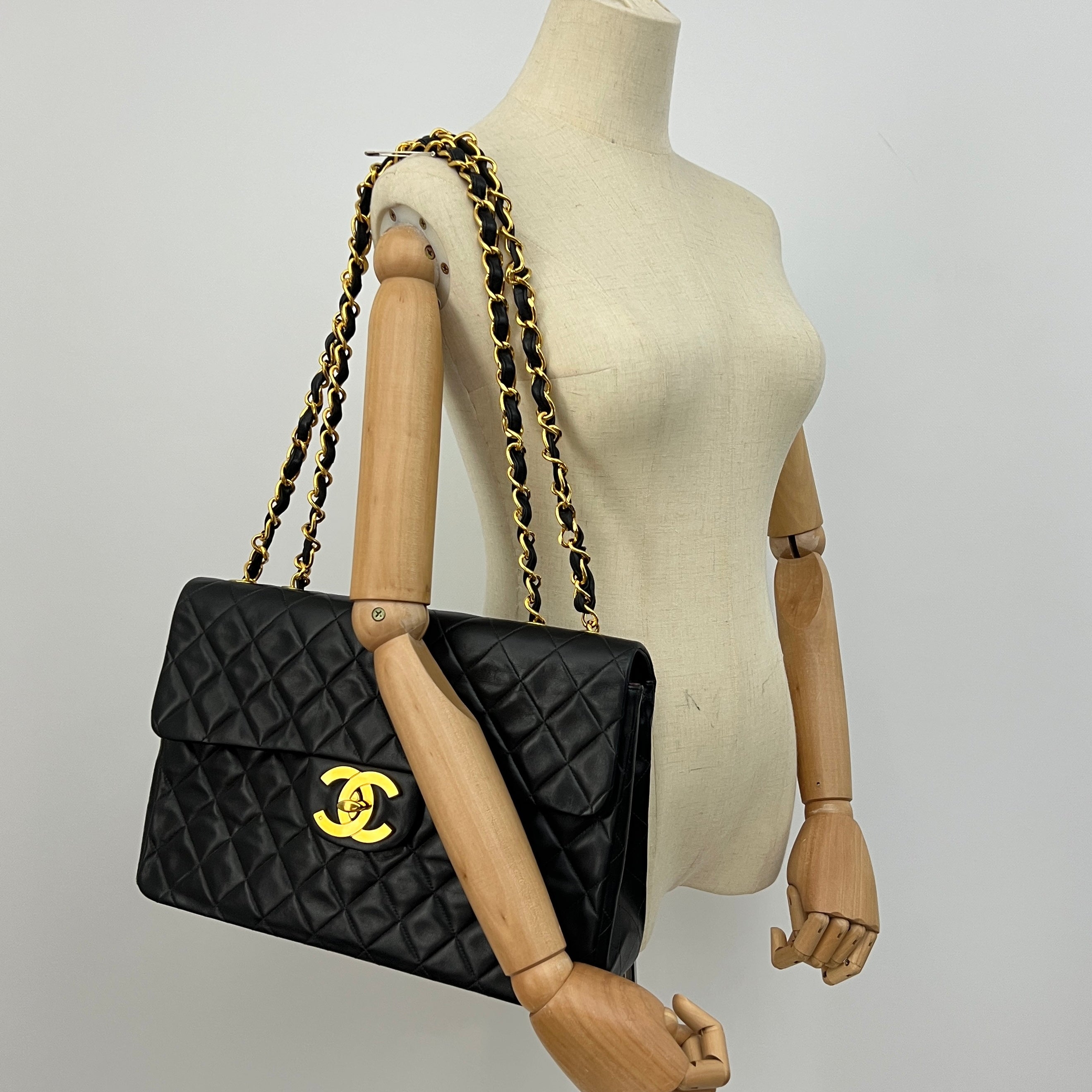 CHANEL Classic Maxi black lambskin bag