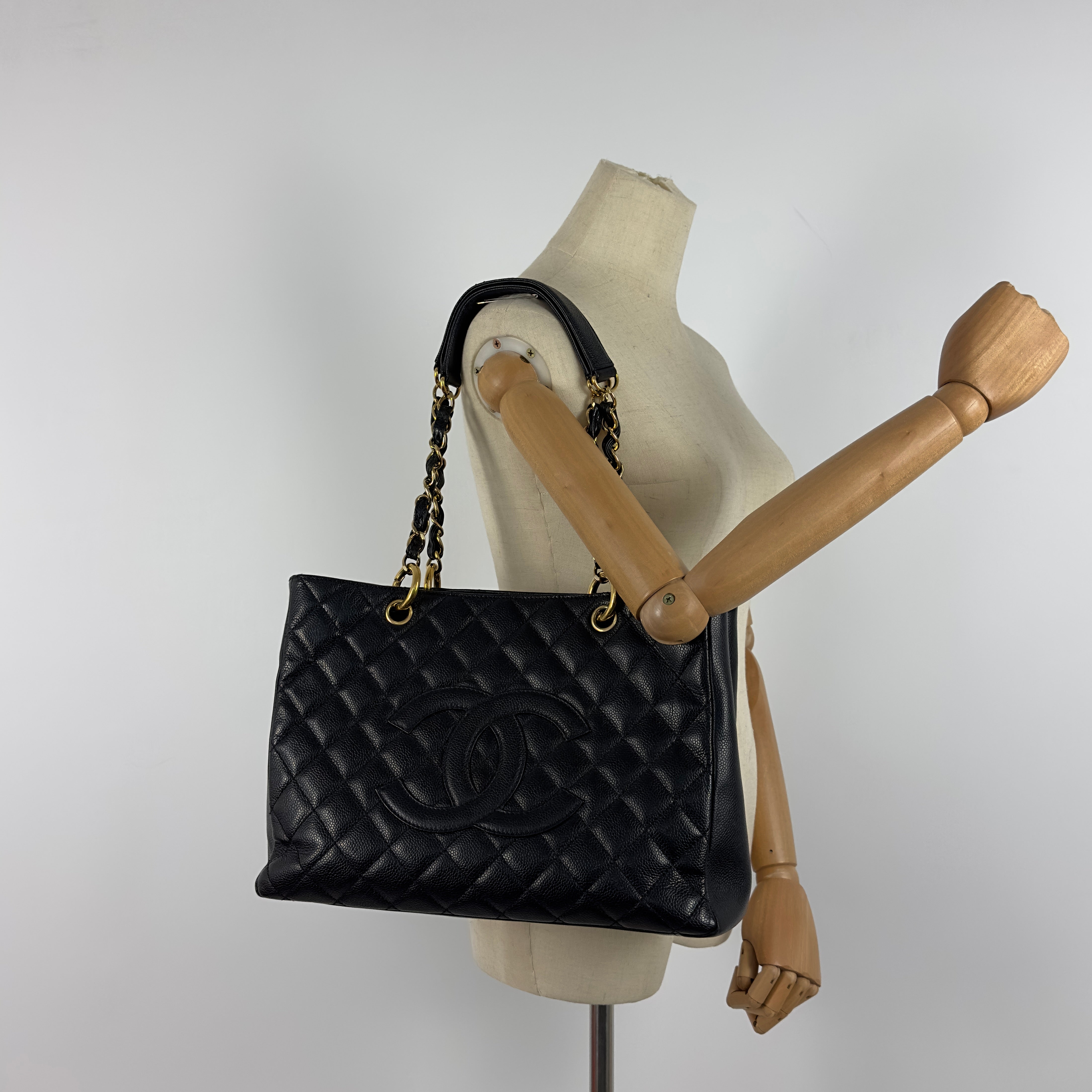 Sac à main CHANEL Grand Shopping Tote cuir caviar noir