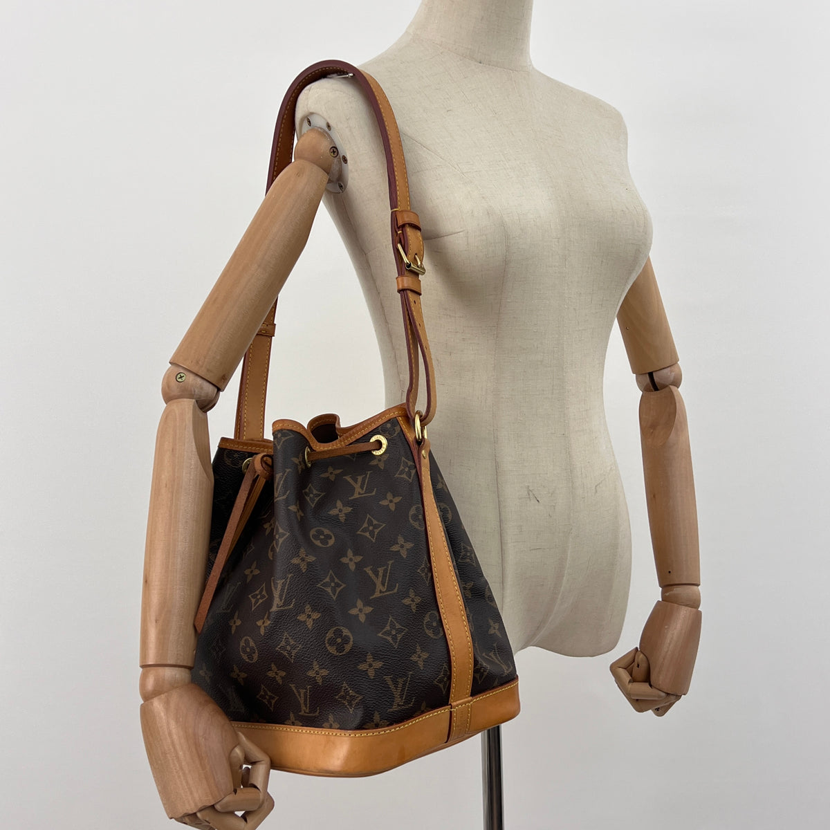 Sac LOUIS VUITTON Noé Petit toile et cuir marron vintage 2016