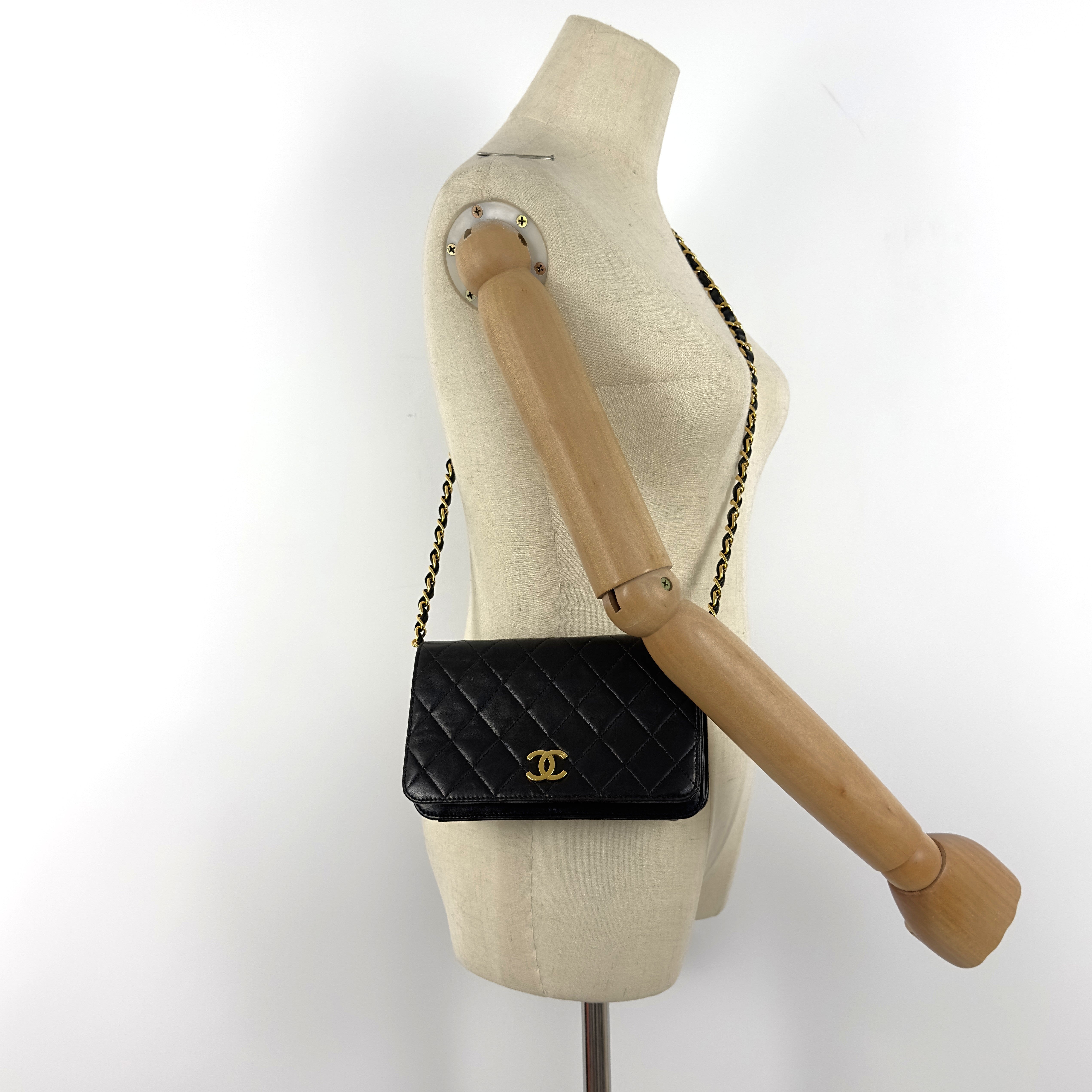 Sac à main CHANEL Timeless WOC Mini cuir d'agneau noir