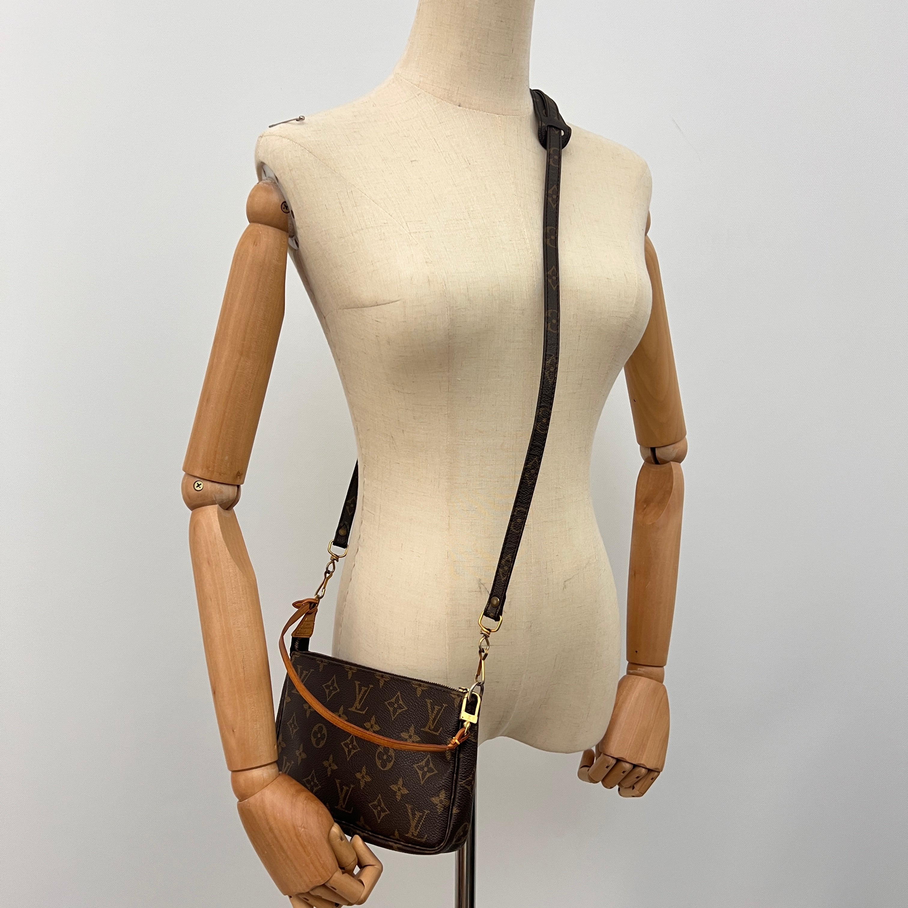 Sac à bandoulière LOUIS VUITTON Pochette Accessoires toile et cuir marron