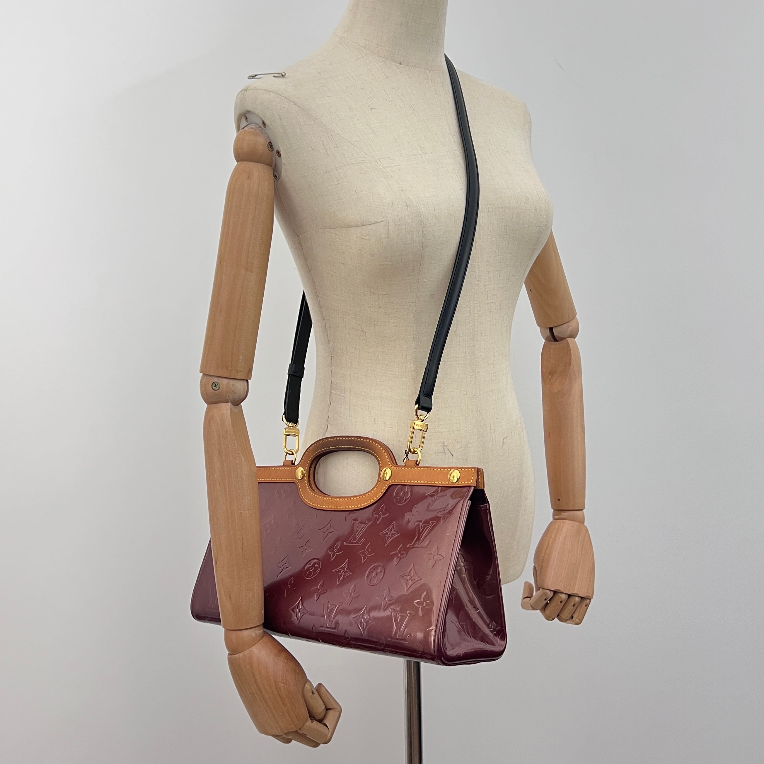 LOUIS VUITTON Roxbury bag in amaranth patent leather 2008