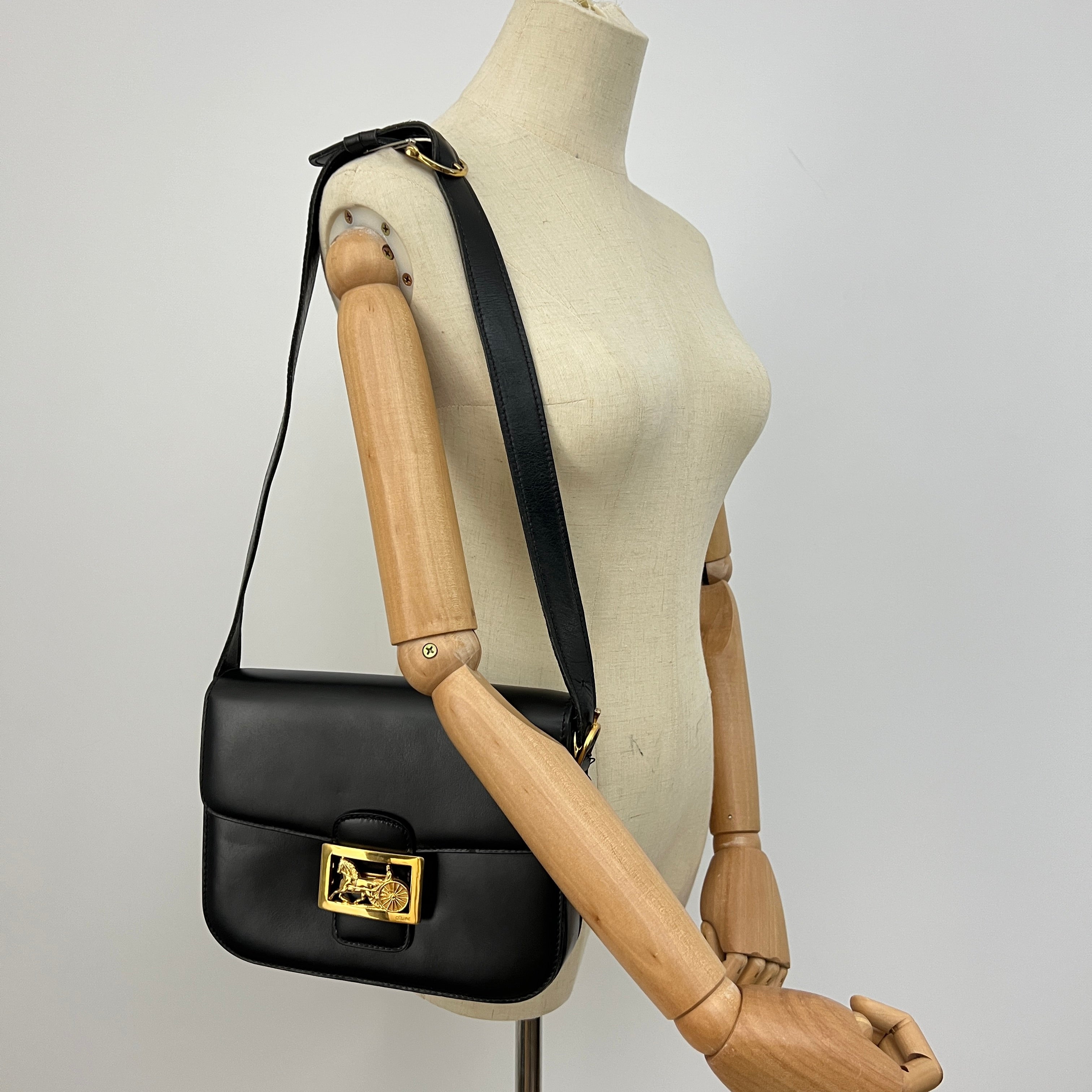 CELINE Triomphe Smooth Leather Shoulder Bag