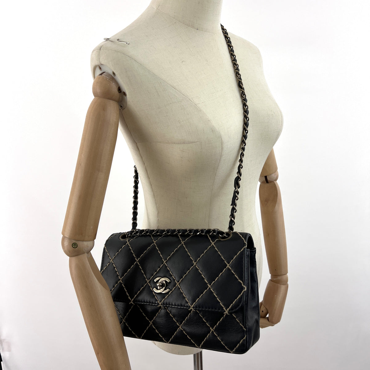Sac à bandoulière CHANEL Classique Wild Stitch Medium cuir d'agneau noir vintage 2000-2002