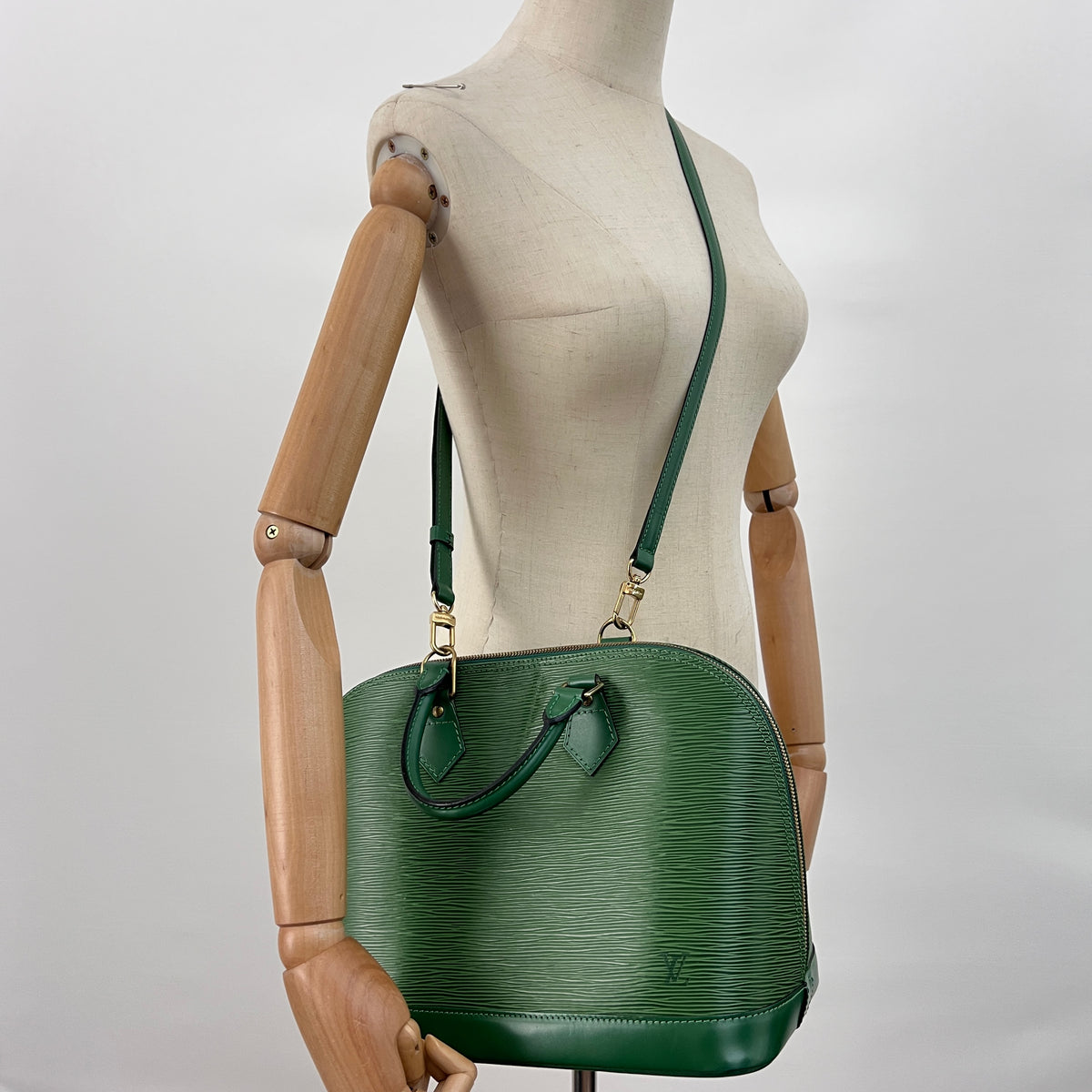 Sac à bandoulière LOUIS VUITTON Alma PM cuir épi vert vintage 1997