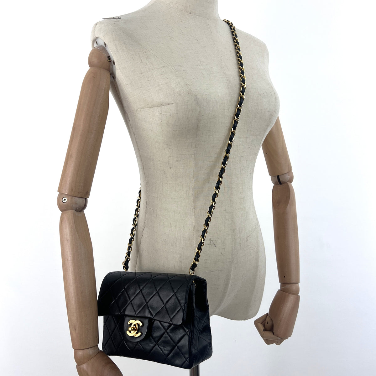 CHANEL Classic Mini shoulder bag in black lambskin, vintage 1989-1991