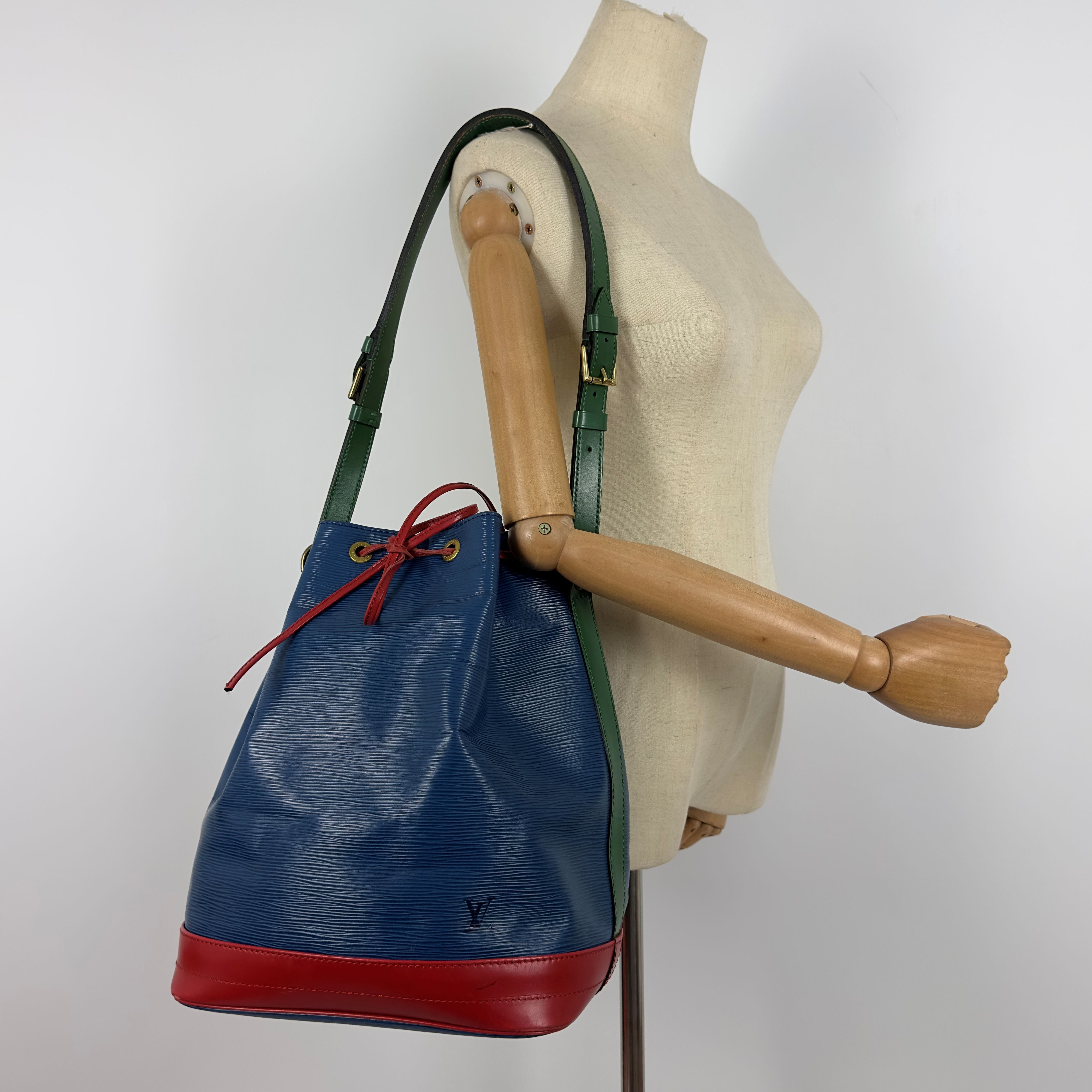 Sac à main LOUIS VUITTON Noé Grand cuir épi tricolore