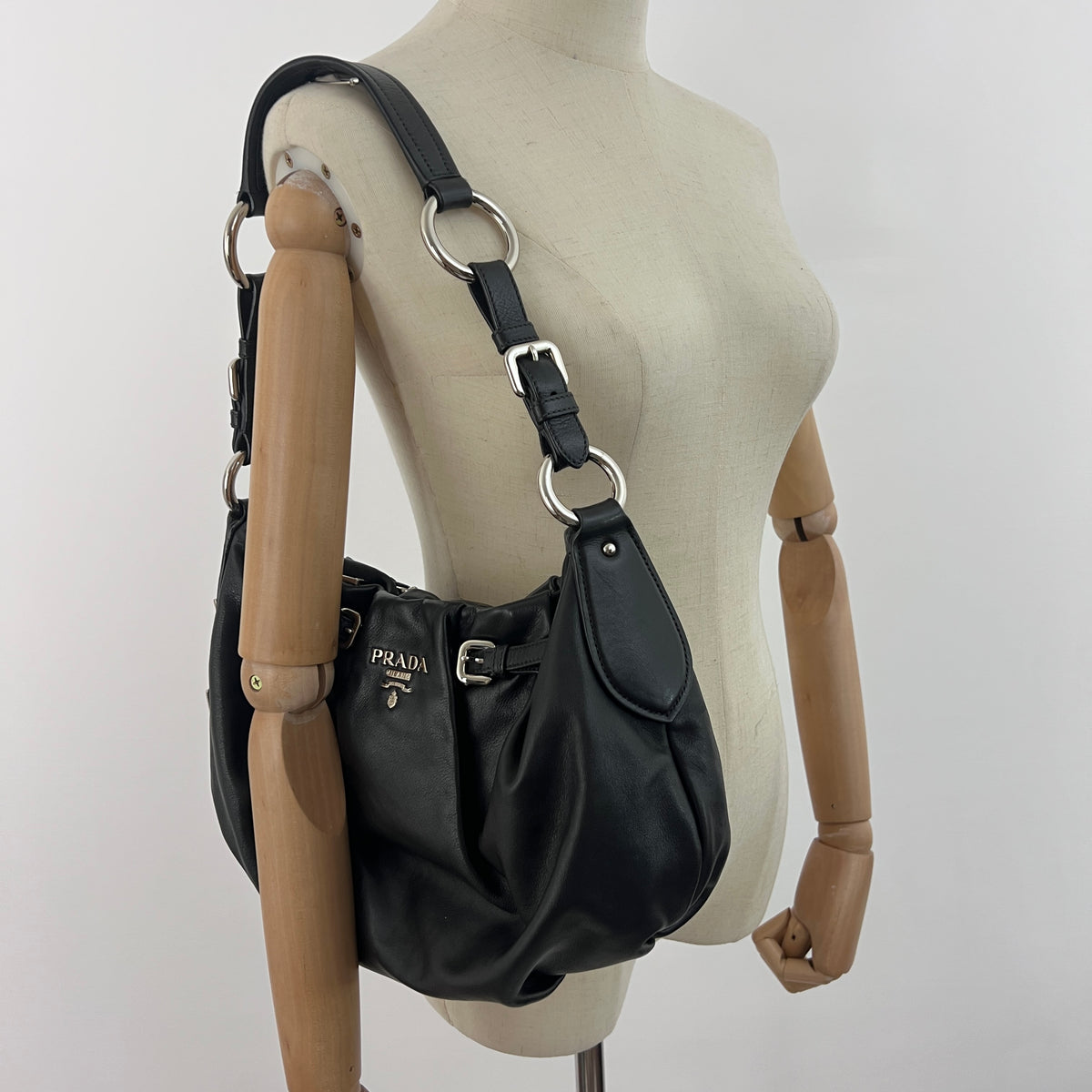 Sac PRADA Hobo Buckle cuir lisse noir