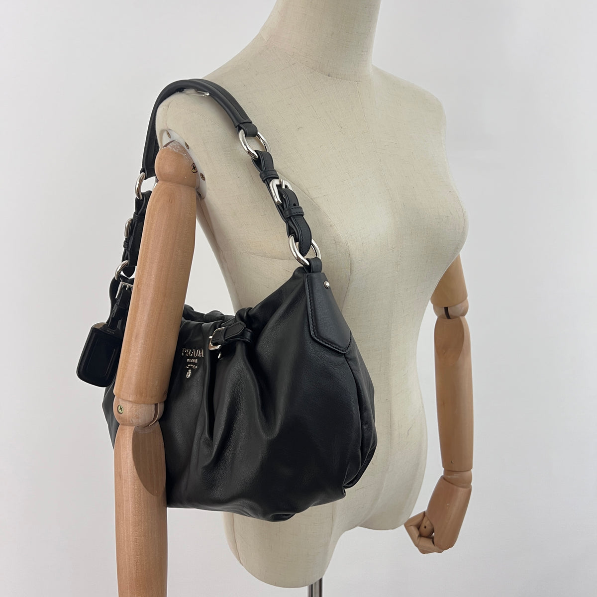 Sac PRADA Hobo Buckle cuir lisse noir