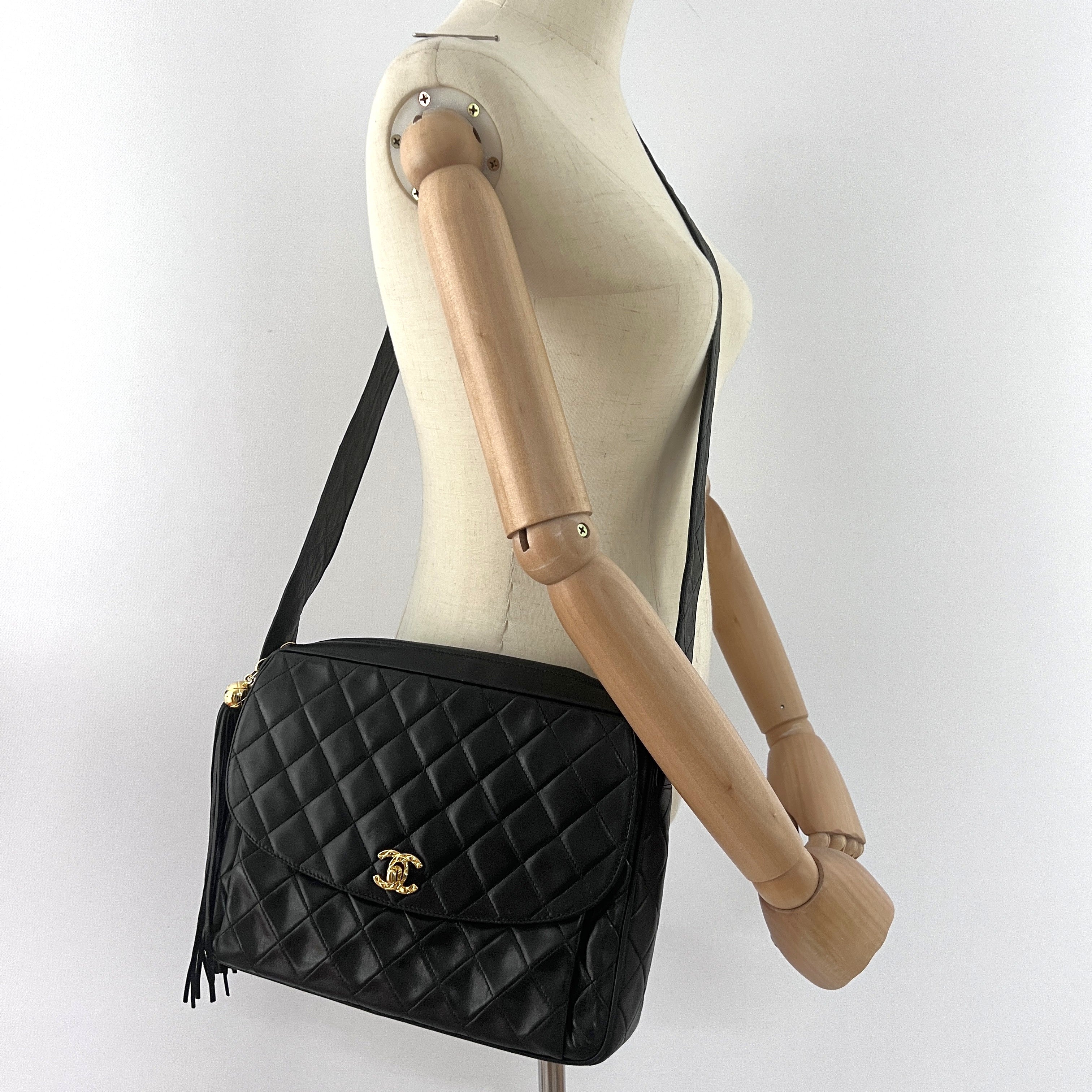 Sac à bandoulière CHANEL Camera Bag cuir d'agneau noir
