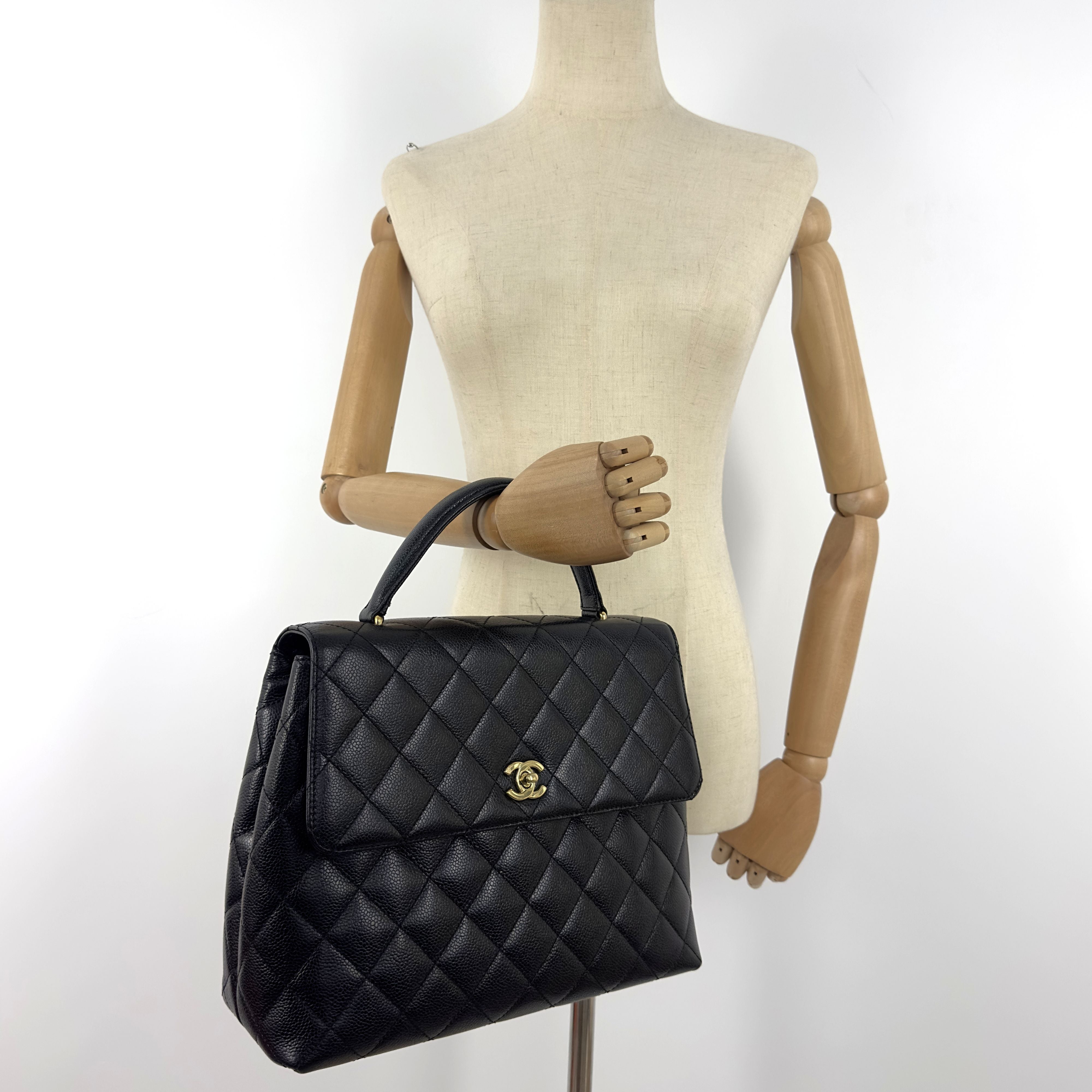 Sac à main CHANEL Coco Handle cuir caviar noir