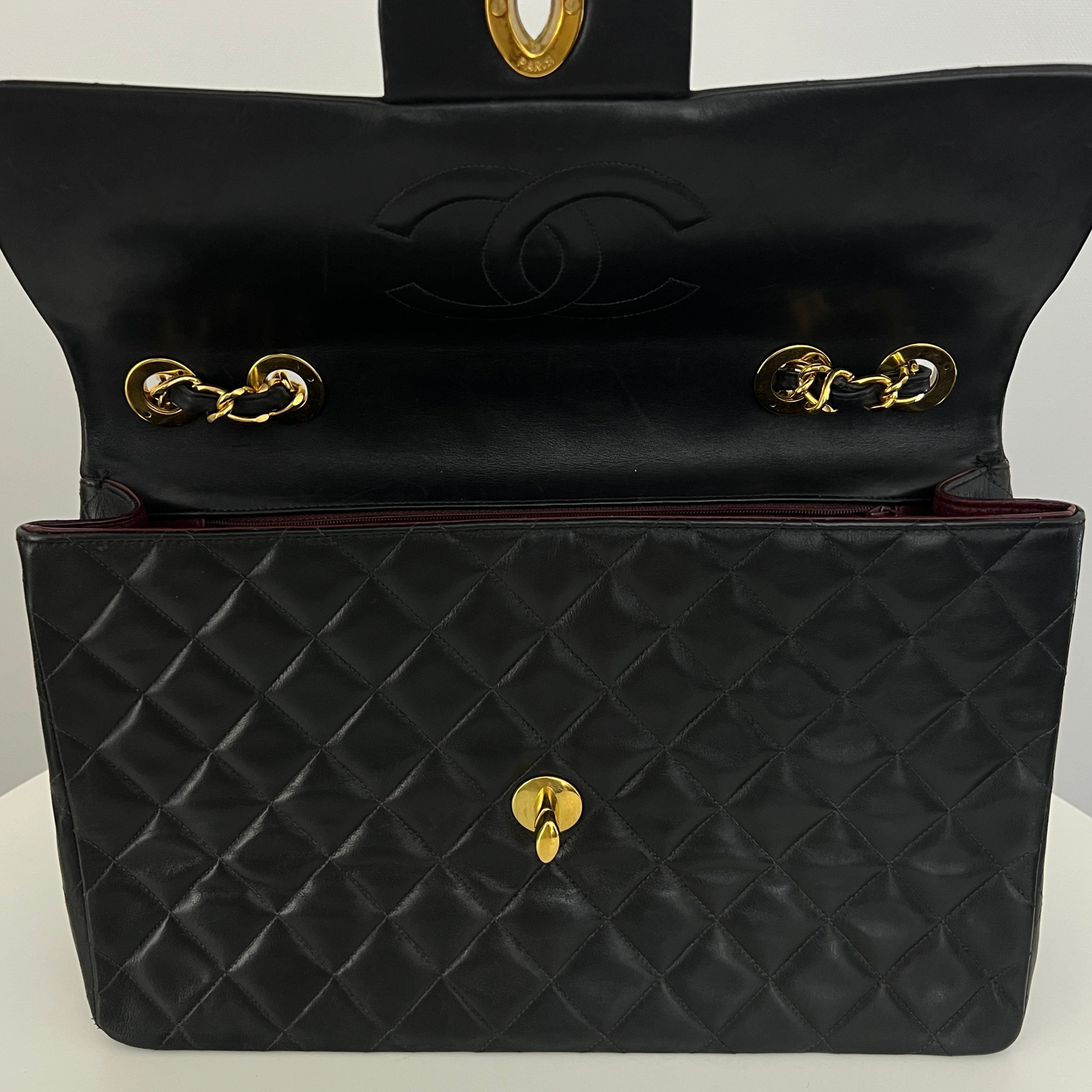 CHANEL Classic Maxi black lambskin bag