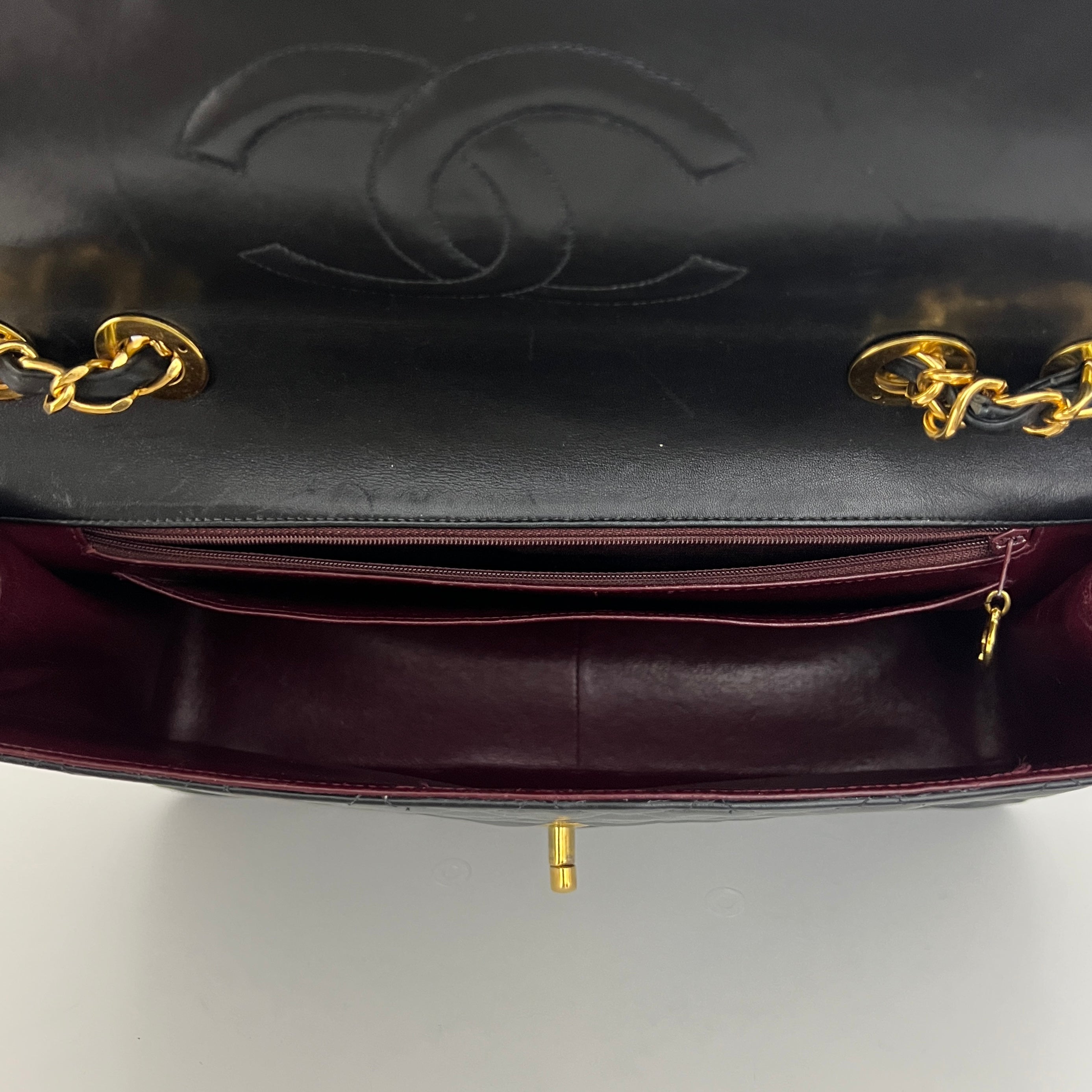 CHANEL Classic Maxi black lambskin bag