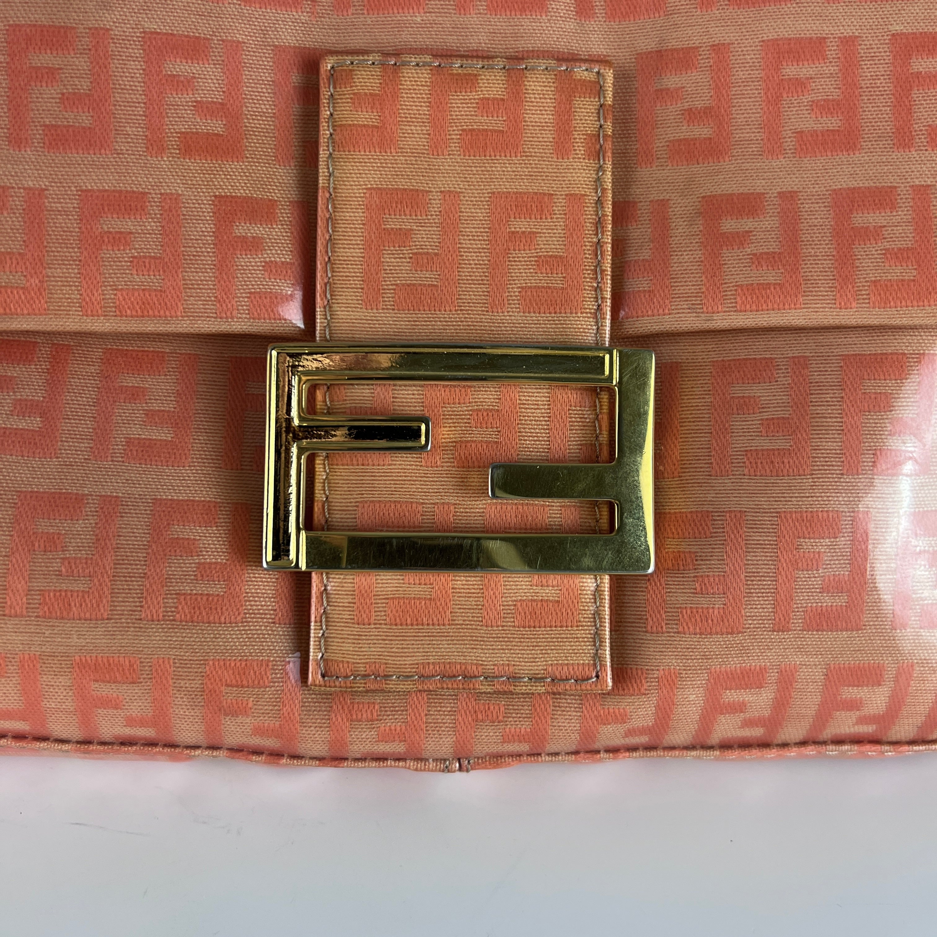 Sac à main FENDI Baguette vinyle orange