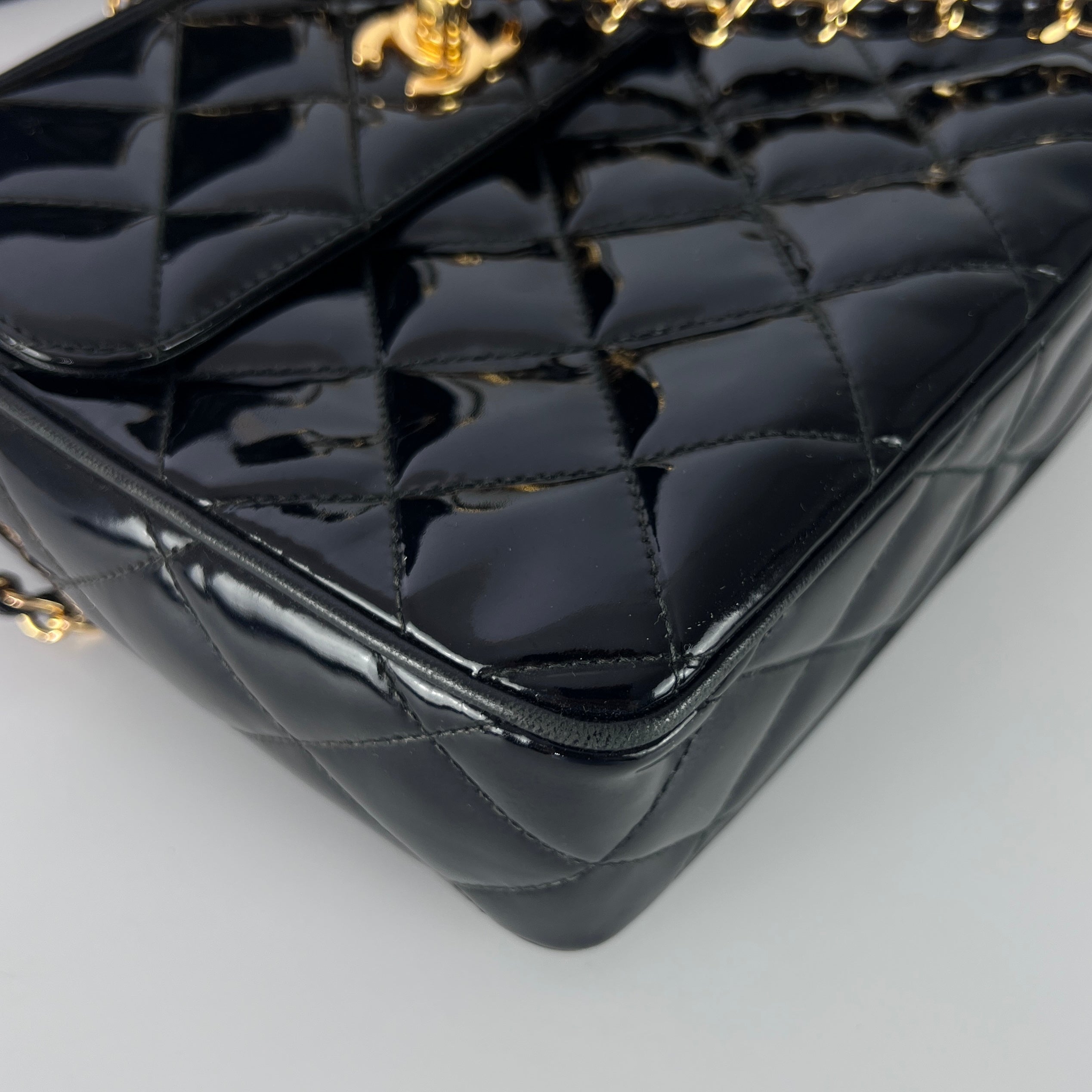 CHANEL Camera handbag in black patent leather