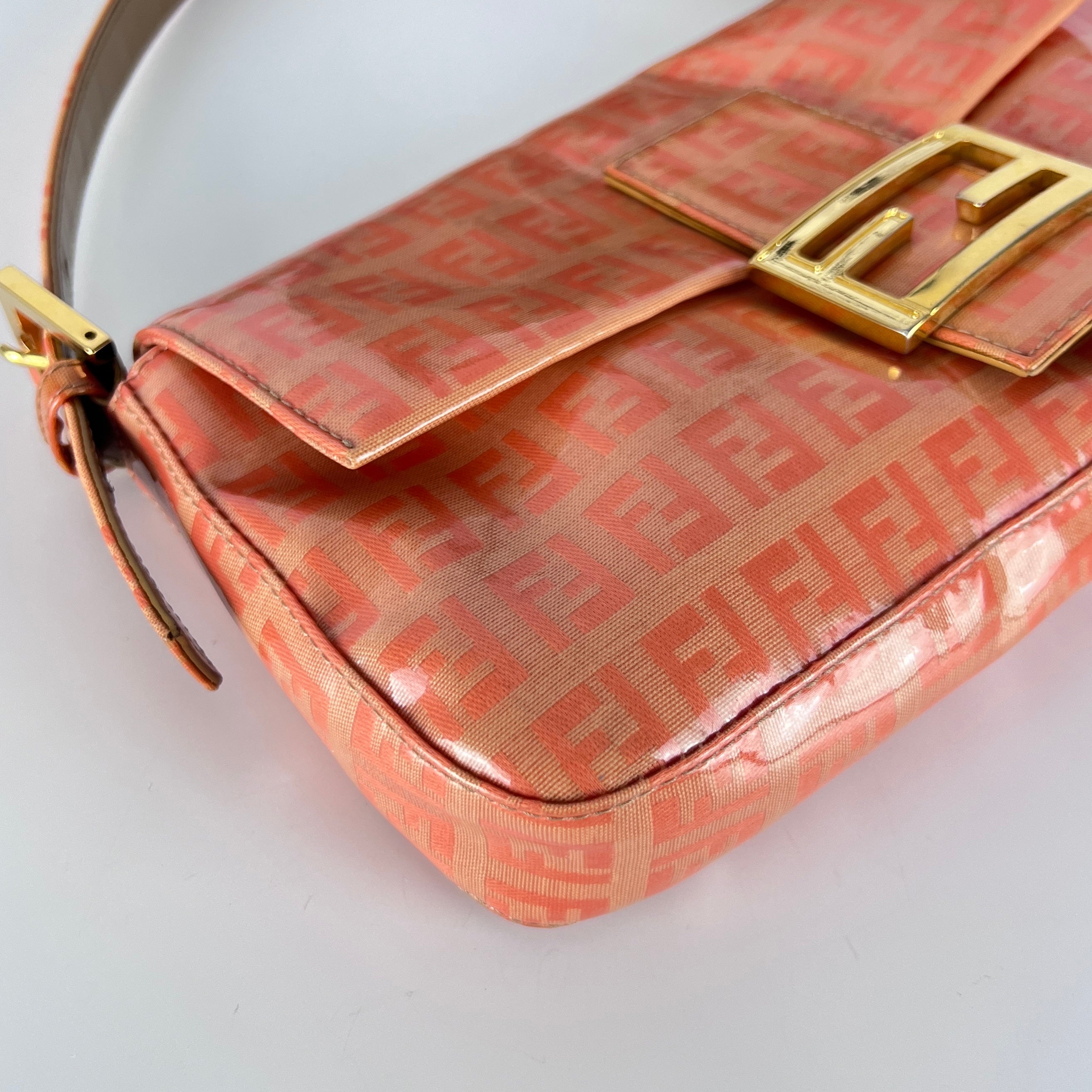 Sac à main FENDI Baguette vinyle orange