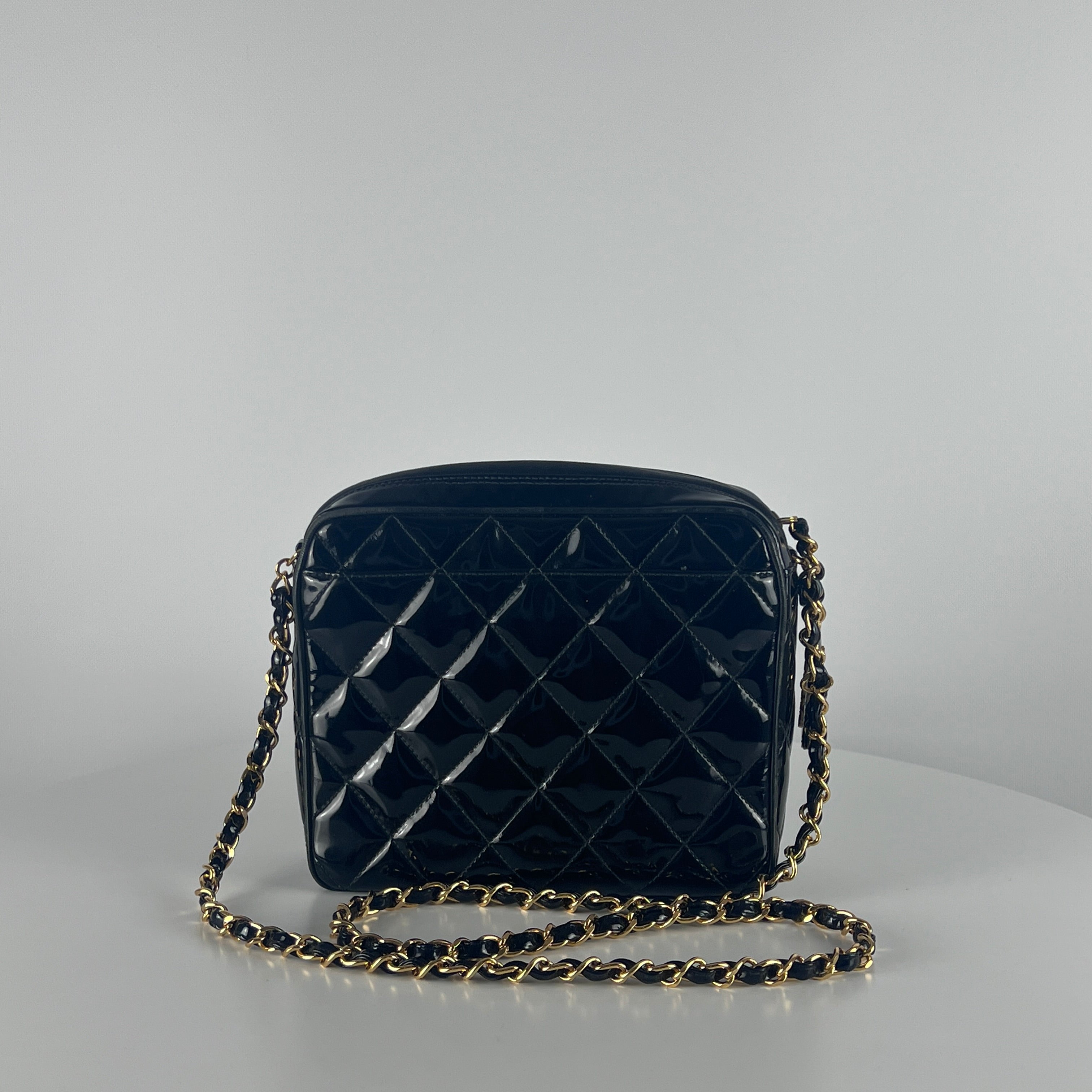 CHANEL Camera handbag in black patent leather